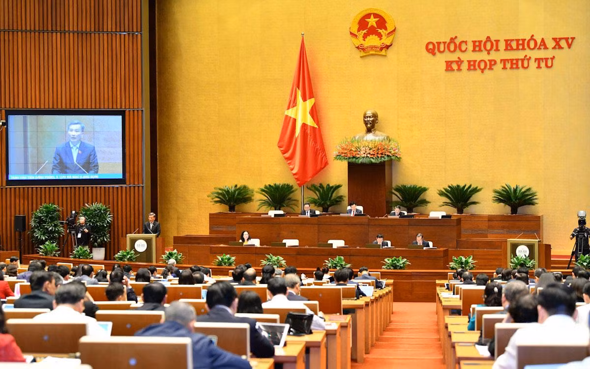 Quang cảnh phiên họp tại Hội trường Diên Hồng chiều 21/10.