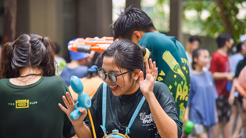 Pha nhắm bắn chuẩn xác ấy đã khiến đối phương đành phải “đầu hàng”. Pha nhắm bắn chuẩn xác ấy đã khiến đối phương đành phải “đầu hàng”.