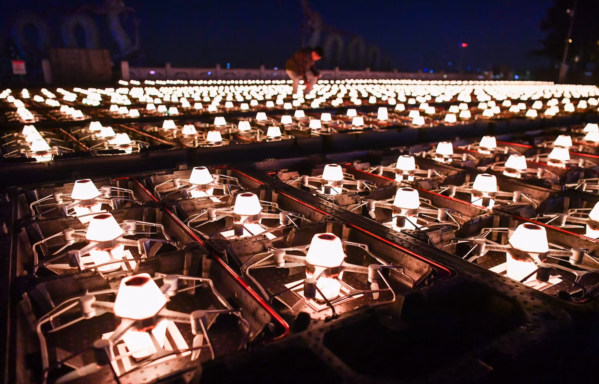 Trận địa drone light đặt tại ngã ba Lạc Long Quân - Vệ Hồ. Trận địa drone light đặt tại ngã ba Lạc Long Quân - Vệ Hồ.