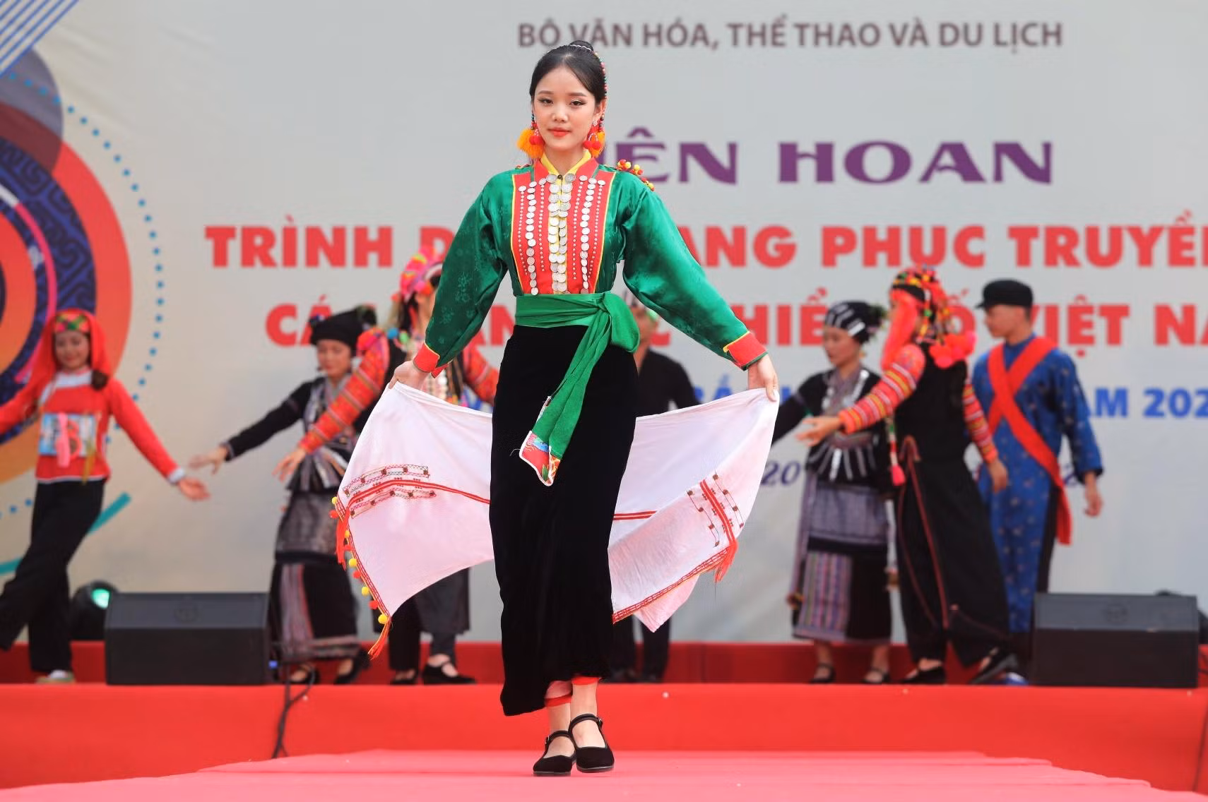 Phụ nữ Mảng.