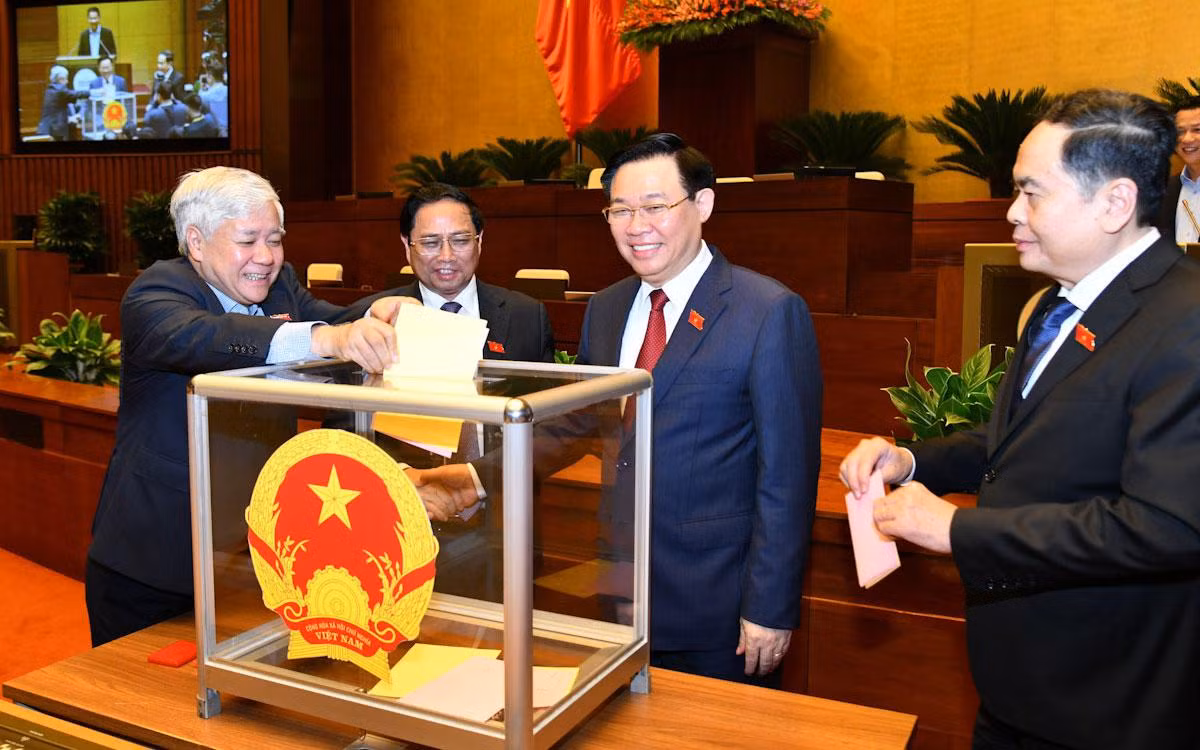 Thủ tướng Phạm Minh Chính, Chủ tịch Quốc hội Vương Đình Huệ, Phó Chủ tịch Thường trực Quốc hội Trần Thanh Mẫn và Chủ tịch Ủy ban Trung ương Mặt trận Tổ quốc Việt Nam Đỗ Văn Chiến bỏ phiếu bầu Tổng Kiểm toán nhà nước nhiệm kỳ 2021-2026; phê chuẩn bổ nhiệm nhân sự Bộ trưởng Y tế và Bộ trưởng Giao thông vận tải nhiệm kỳ 2021-2026.