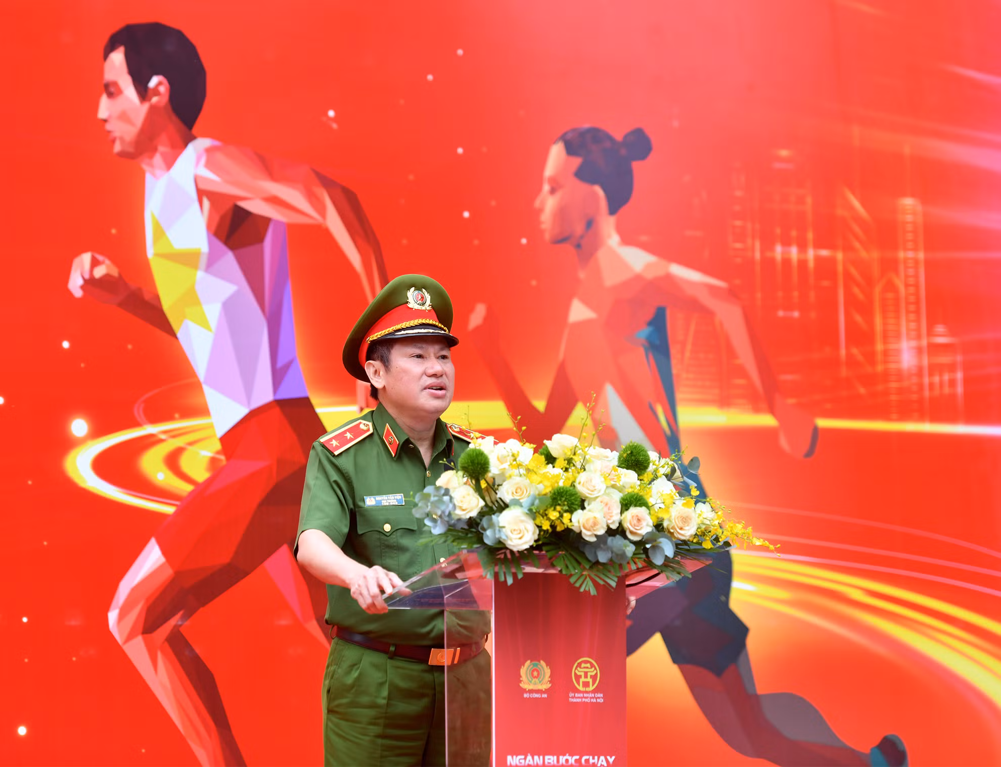 Đồng chí Trung tướng Nguyễn Văn Viện, Cục trưởng Cục Cảnh sát điều tra tội phạm về ma túy (Bộ Công an) phát biểu khai mạc giải chạy.