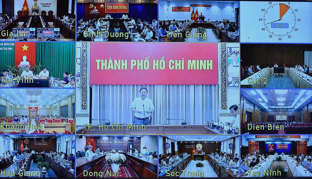 Đại diện lãnh đạo Thành phố Hồ Chí Minh phát biểu ý kiến.