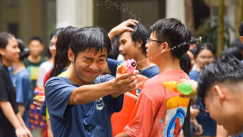 Một pha tấn công trực diện được thực hiện rất tập trung và khéo léo. Một pha tấn công trực diện được thực hiện rất tập trung và khéo léo.