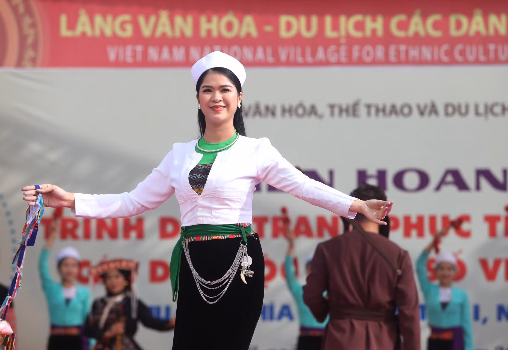 Trang phục phụ nữ Mường.