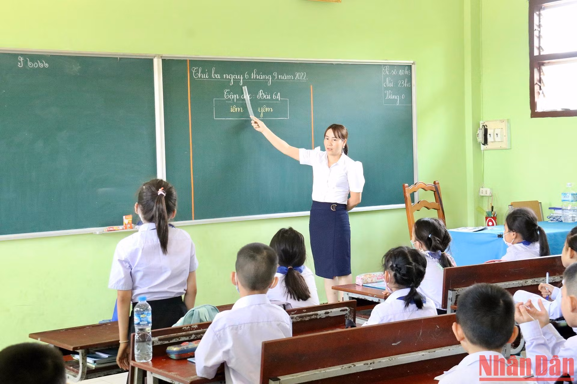 Học tiếng Việt trong ngôi trường song ngữ Nguyễn Du ở Vientiane