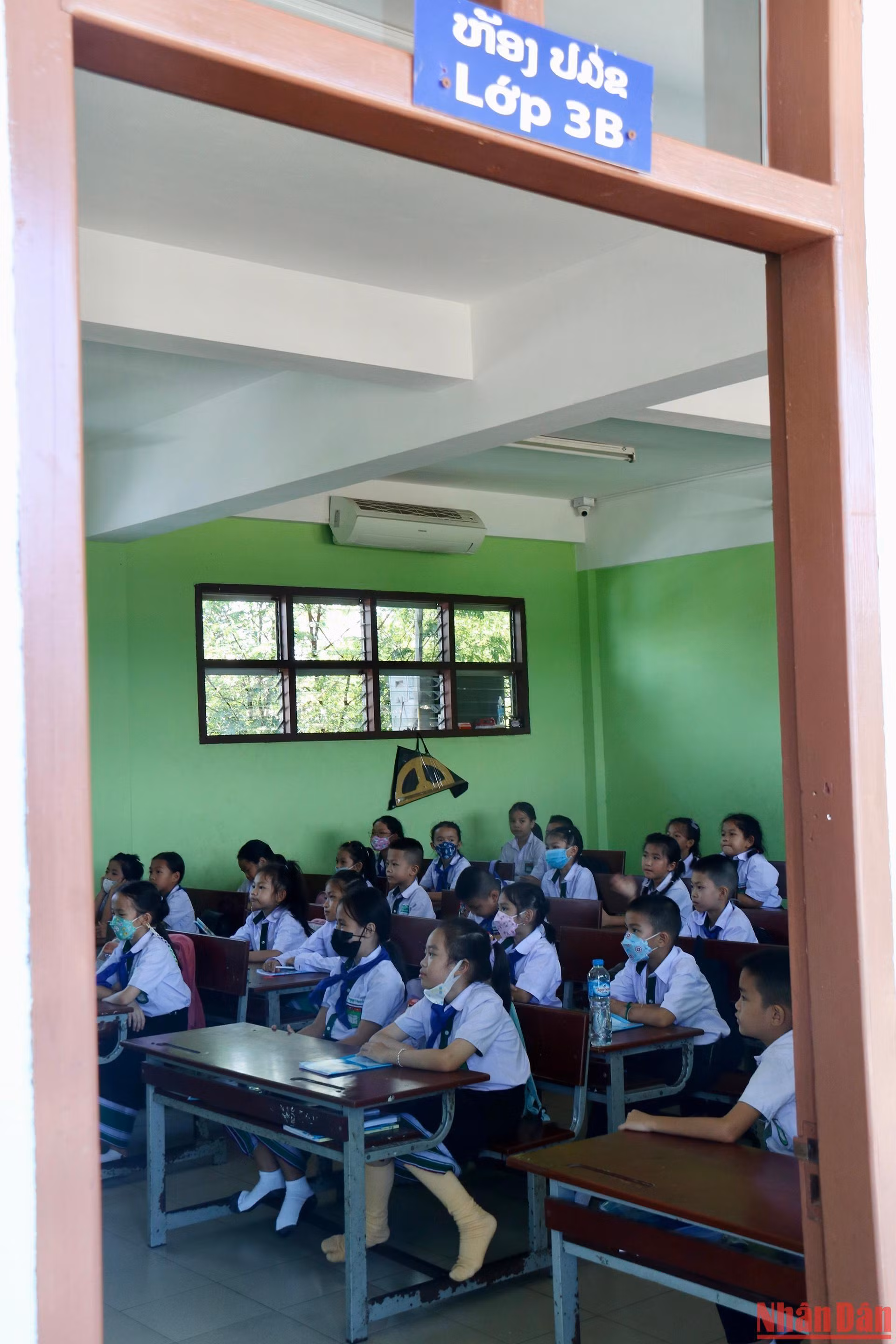 Hôm nay, lớp 3B có tiết học môn tiếng Việt vào đầu giờ chiều. Hôm nay, lớp 3B có tiết học môn tiếng Việt vào đầu giờ chiều.