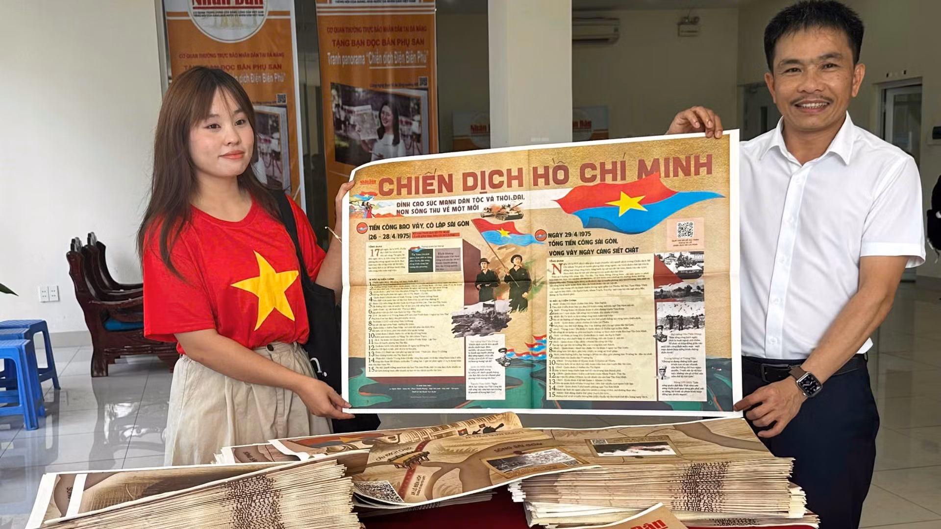 Trao tặng miễn phí phụ san cho độc giả. Trao tặng miễn phí phụ san cho độc giả.