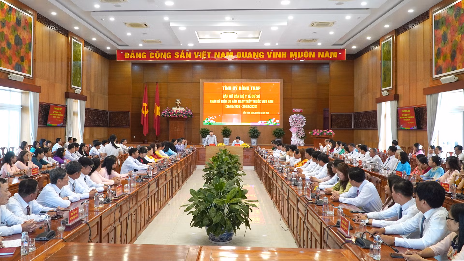 Quang cảnh buổi gặp gỡ. (Ảnh: HỮU NGHĨA)