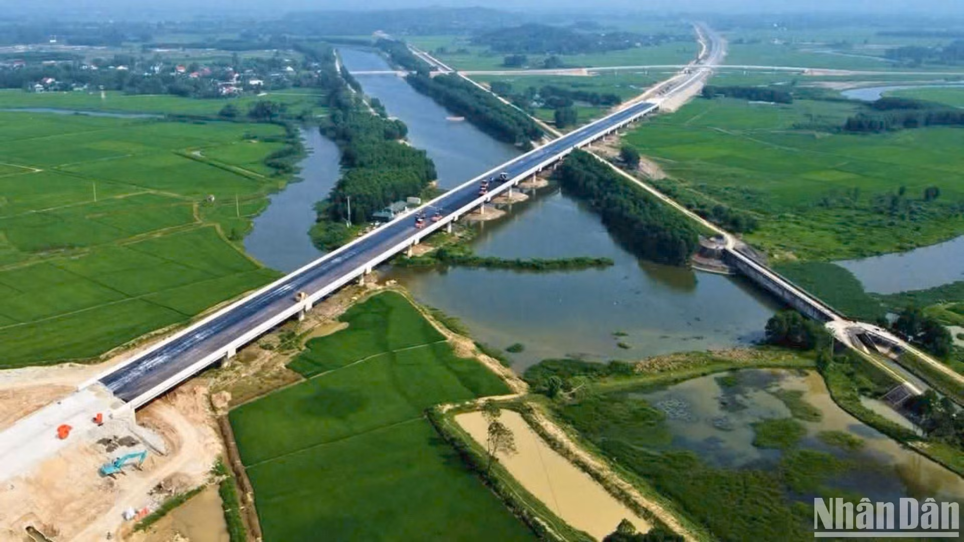 Các cây cầu lớn như cầu vượt kênh dẫn nước hồ Kẻ Gỗ, cầu Kỳ Tân, cầu Kỳ Văn đều vượt tiến độ so với yêu cầu. Các cây cầu lớn như cầu vượt kênh dẫn nước hồ Kẻ Gỗ, cầu Kỳ Tân, cầu Kỳ Văn đều vượt tiến độ so với yêu cầu.