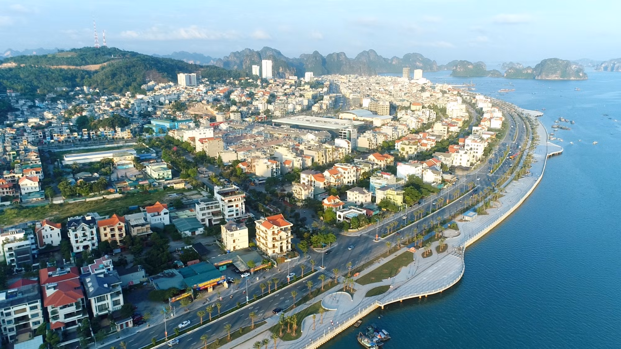 Quảng Ninh đang ngày càng phát triển năng động, toàn diện và bền vững. Quảng Ninh đang ngày càng phát triển năng động, toàn diện và bền vững.
