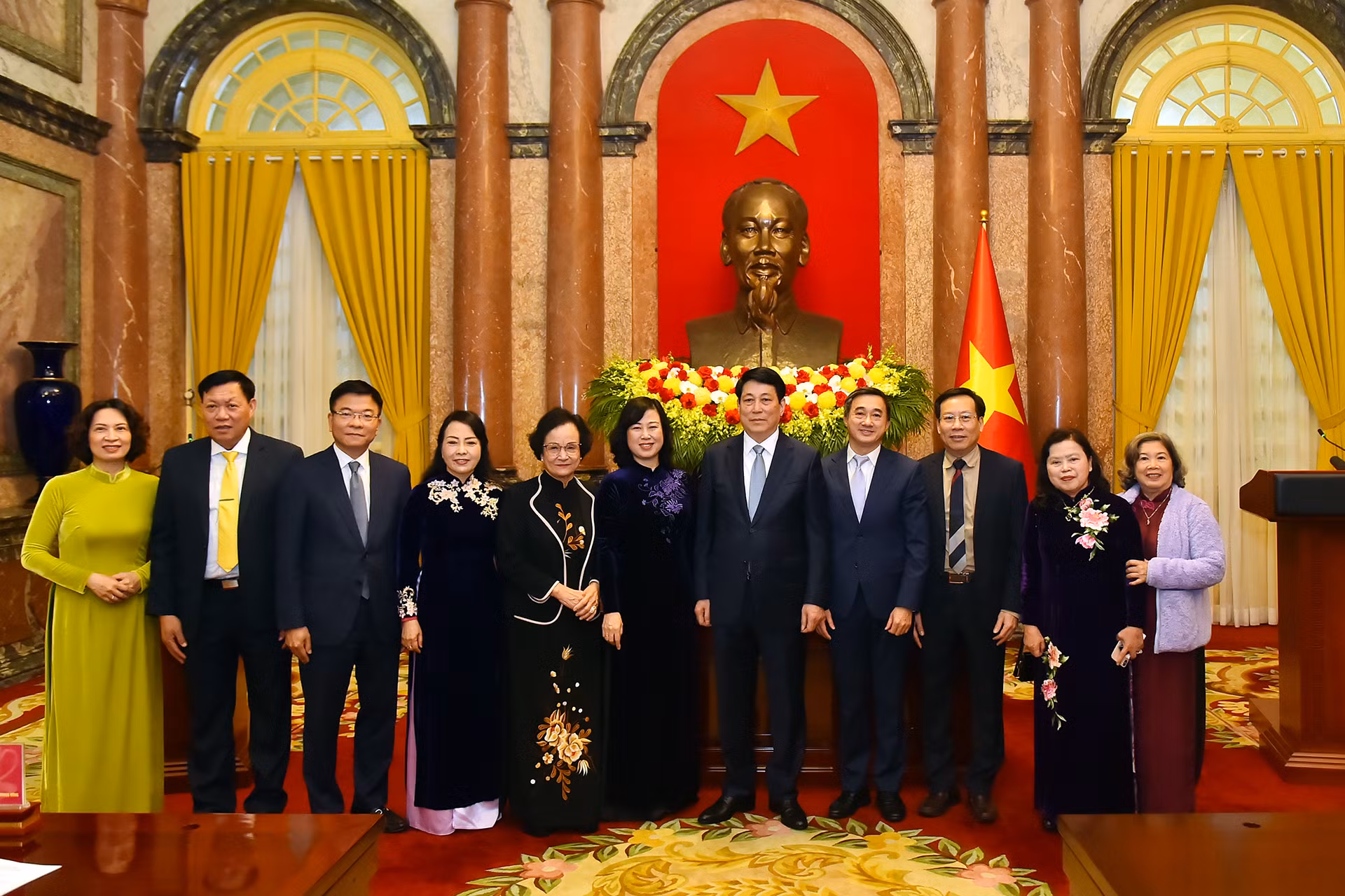 Chủ tịch nước Lương Cường với các đại biểu tại buổi gặp mặt tại Phủ Chủ tịch. Chủ tịch nước Lương Cường với các đại biểu tại buổi gặp mặt tại Phủ Chủ tịch.