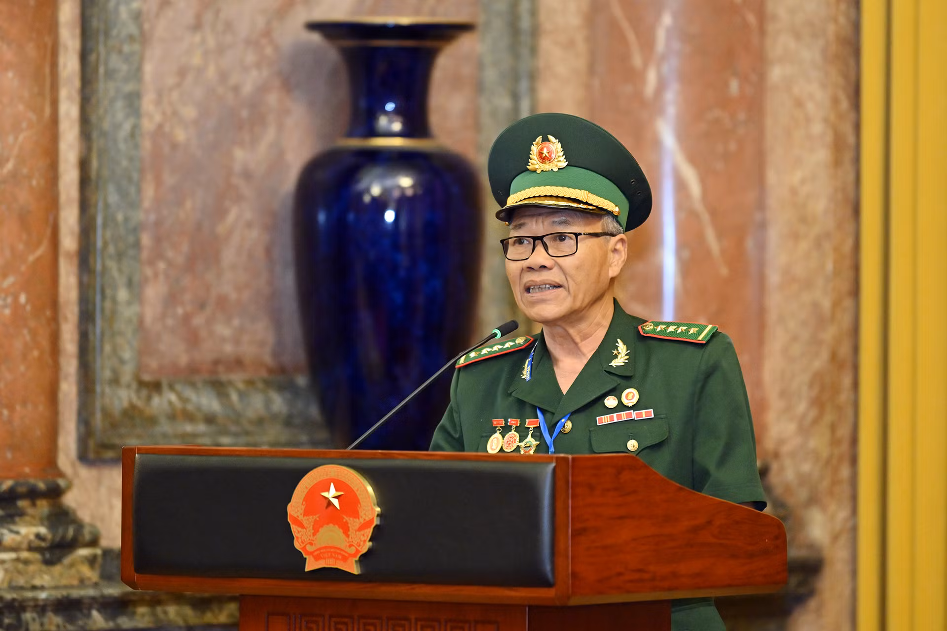 Ông Nguyễn Trung Chắt, người sáng lập Trung tâm Hy vọng, đã nhận nuôi dưỡng, chăm sóc 305 em nhỏ mồ côi tại 3 mái ấm ở Lạng Sơn và Hưng Yên, phát biểu tại buổi gặp mặt.