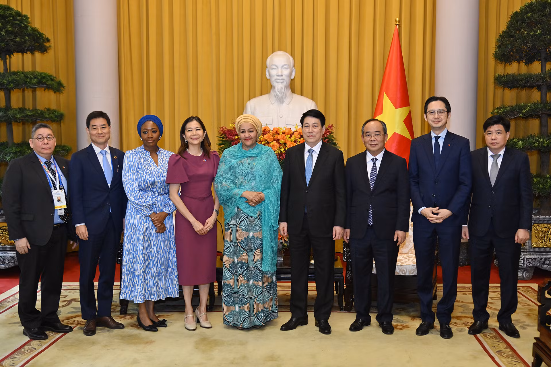 Chủ tịch nước Lương Cường và Phó Tổng thư ký Liên hợp quốc Amina J.Mohammed cùng các đại biểu tại buổi tiếp. Chủ tịch nước Lương Cường và Phó Tổng thư ký Liên hợp quốc Amina J.Mohammed cùng các đại biểu tại buổi tiếp.