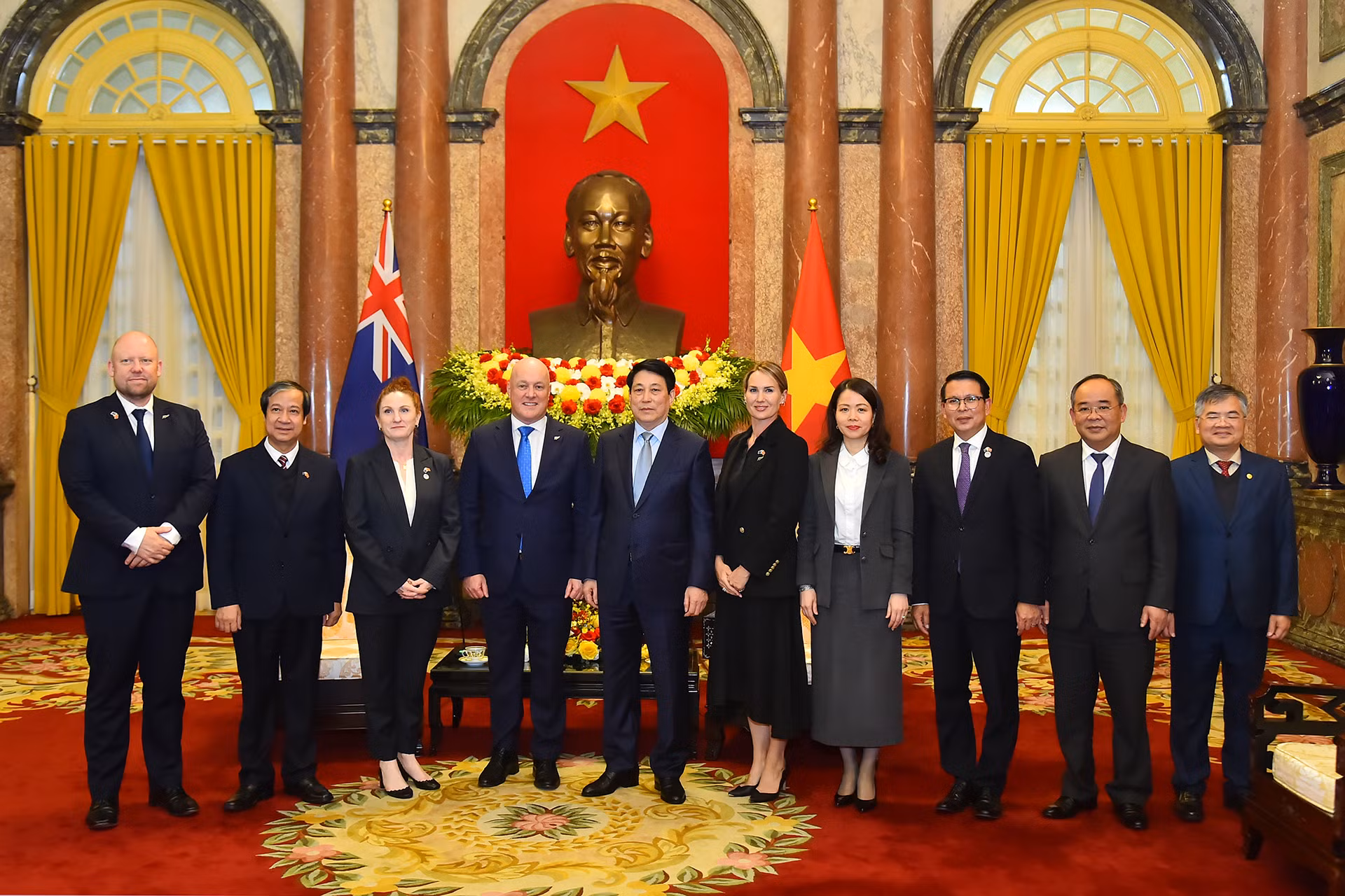 Chủ tịch nước Lương Cường, Thủ tướng New Zealand Christopher Luxon cùng các đại biểu tham dự buổi tiếp.