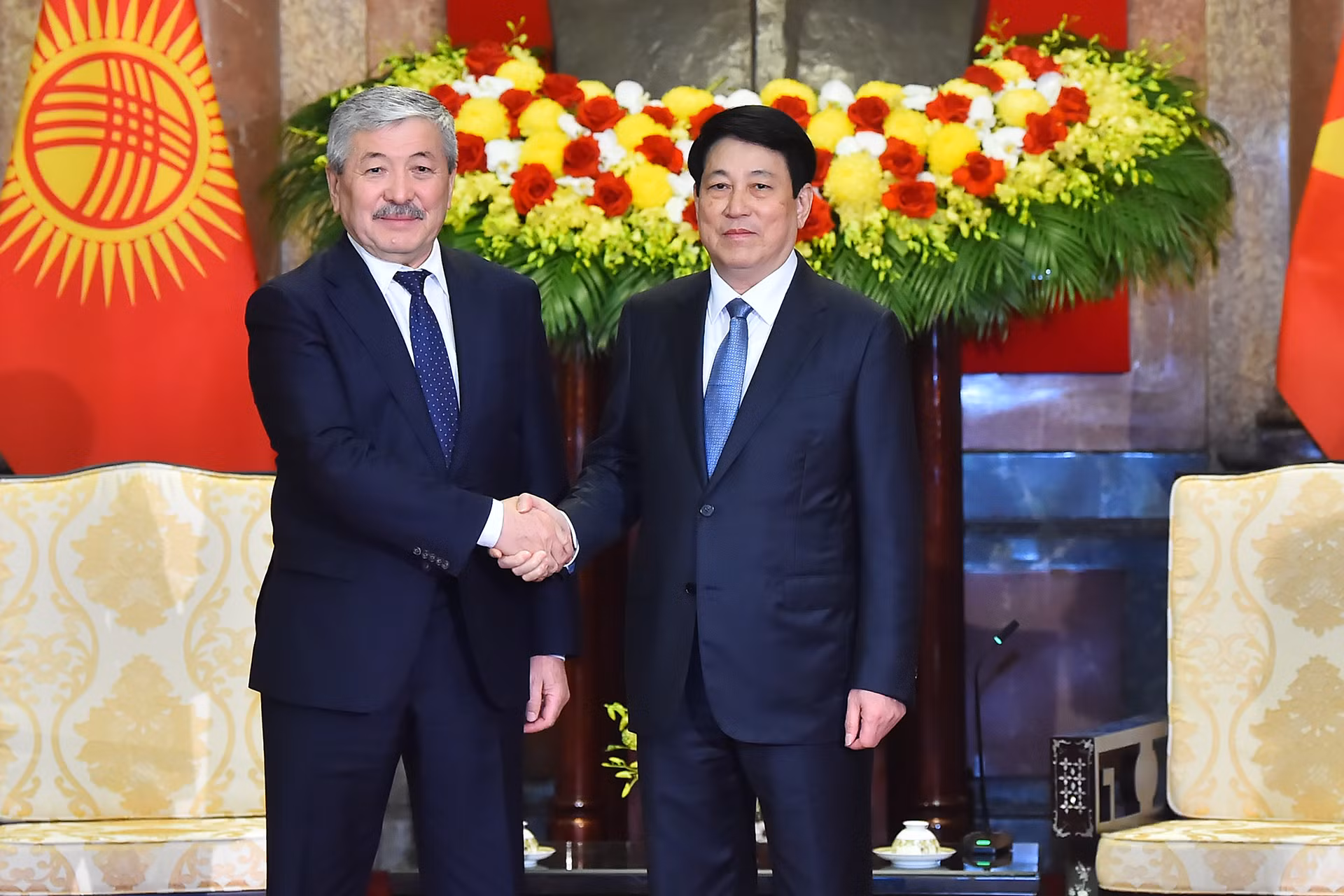 Chủ tịch nước Lương Cường và Thủ tướng Cộng hòa Kyrgyzstan Adylbek Kasymaliev tại buổi tiếp.