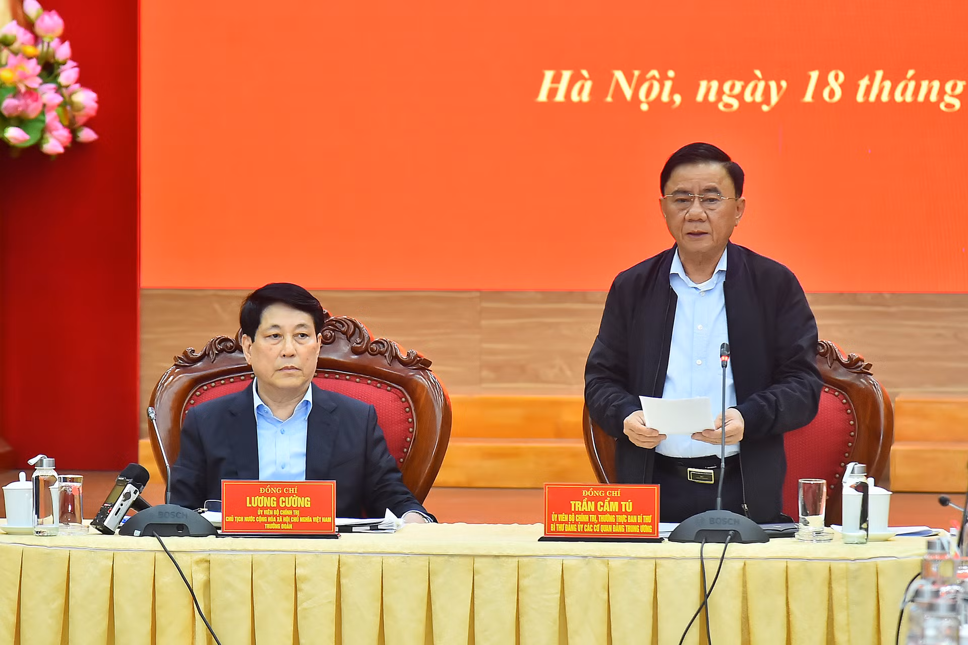 Thường trực Ban Bí thư Trần Cẩm Tú phát biểu ý kiến tiếp thu tại hội nghị.