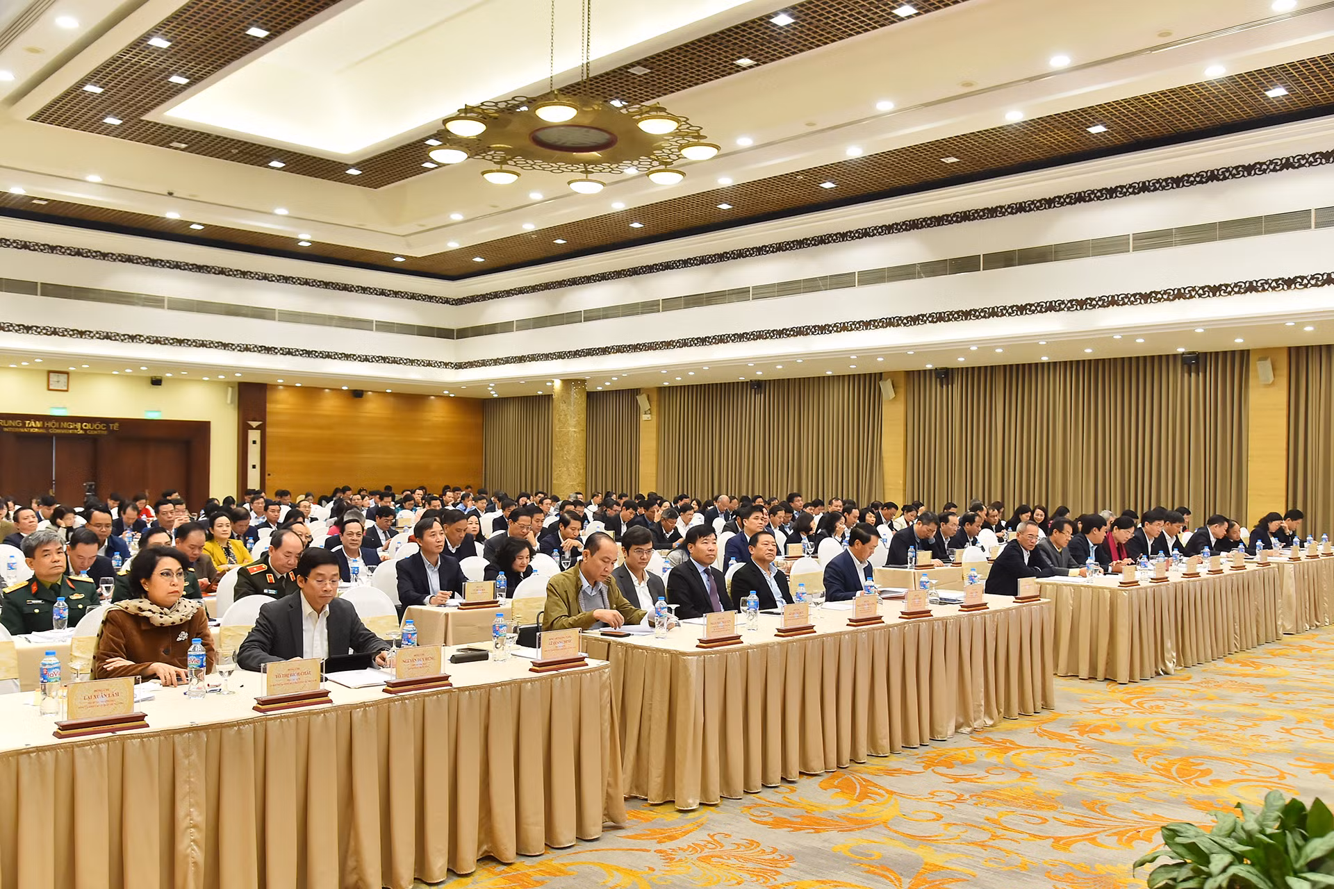 Các đại biểu tham dự hội nghị.