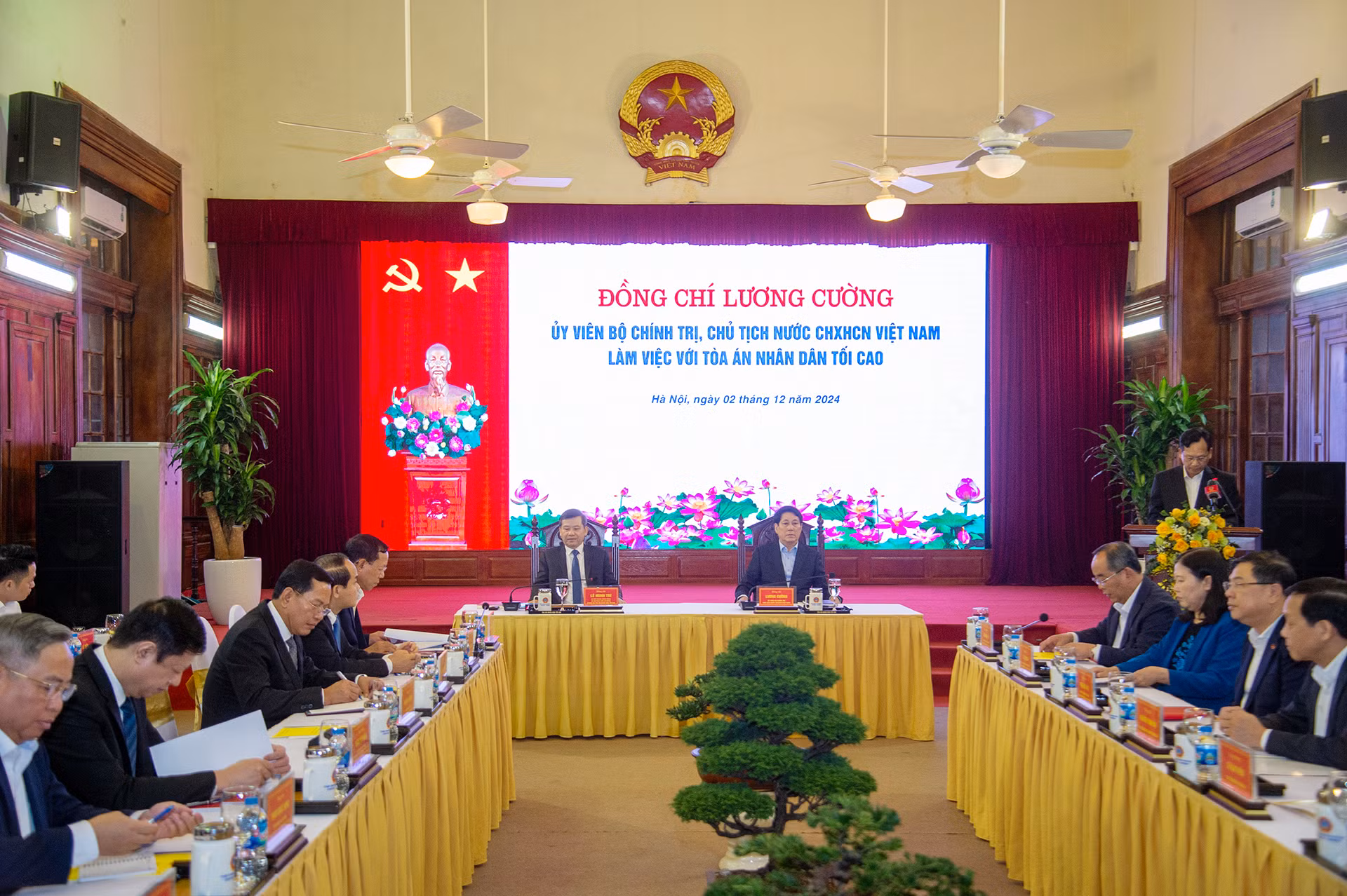 Quang cảnh buổi làm việc.