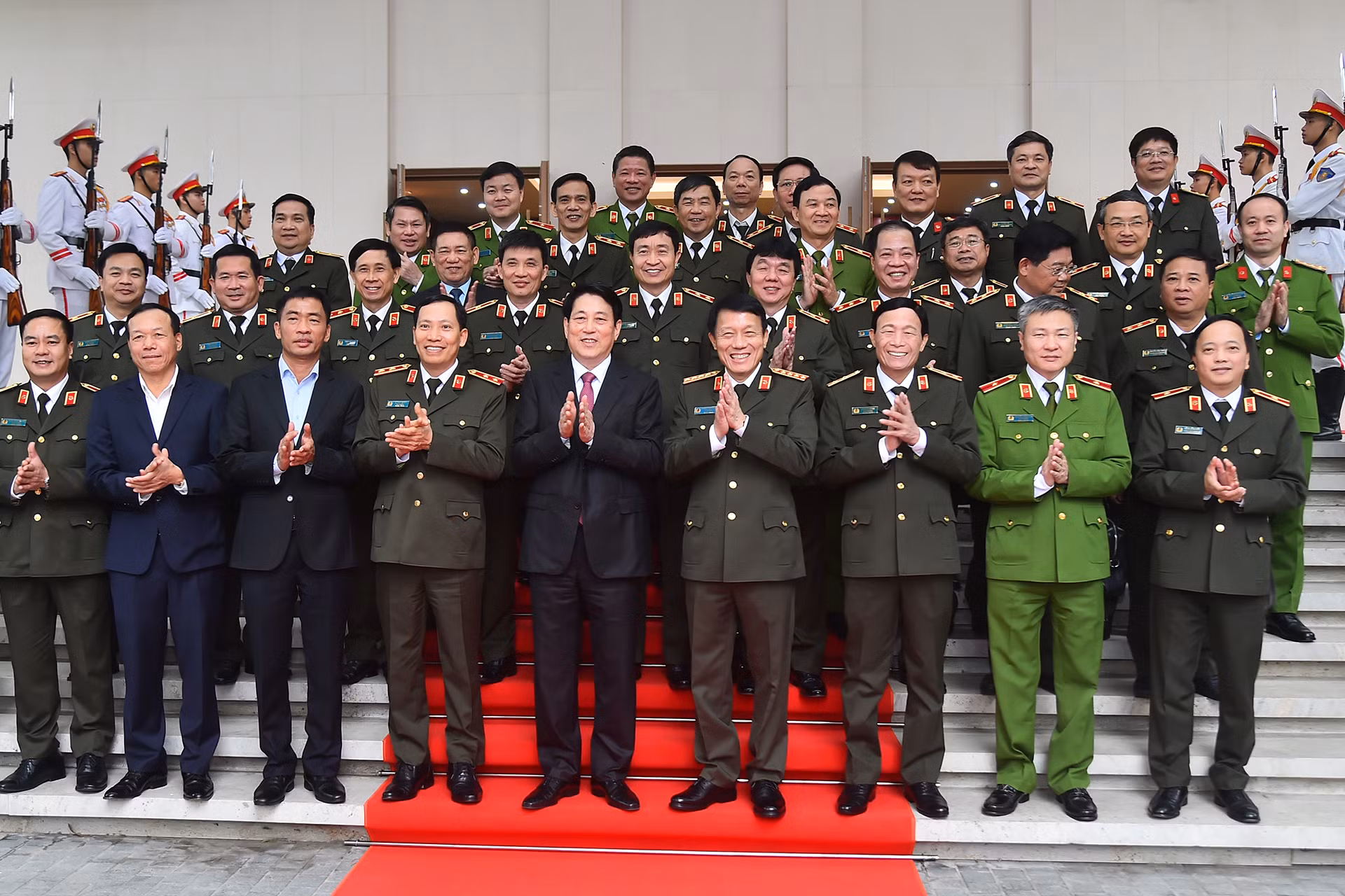 Chủ tịch nước Lương Cường, Bộ trưởng Công an Lương Tam Quang cùng các đại biểu tại buổi làm việc. Chủ tịch nước Lương Cường, Bộ trưởng Công an Lương Tam Quang cùng các đại biểu tại buổi làm việc.