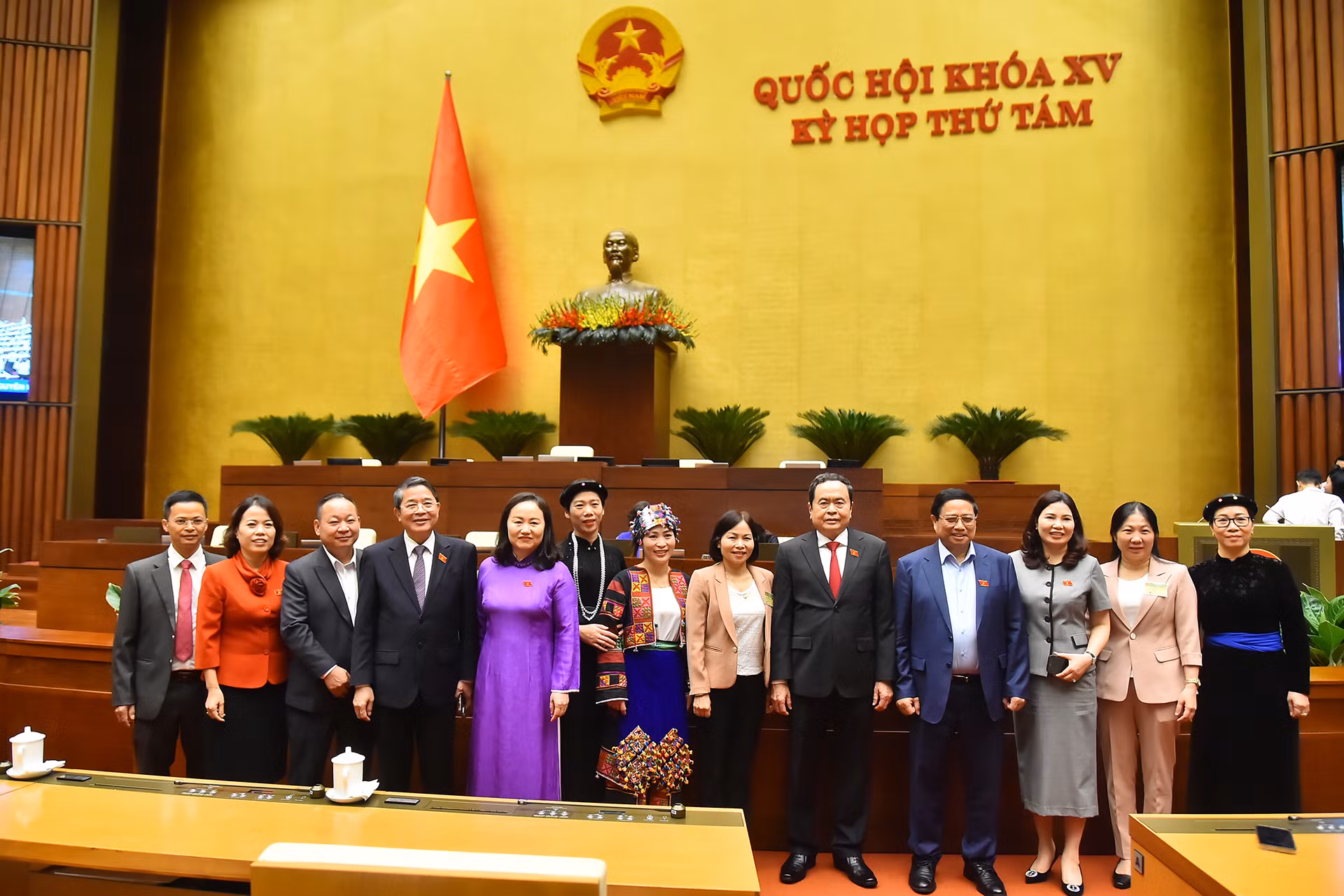 Thủ tướng Phạm Minh Chính, Chủ tịch Quốc hội Trần Thanh Mẫn với các đại biểu tại Phiên chất vấn và trả lời chất vấn.
