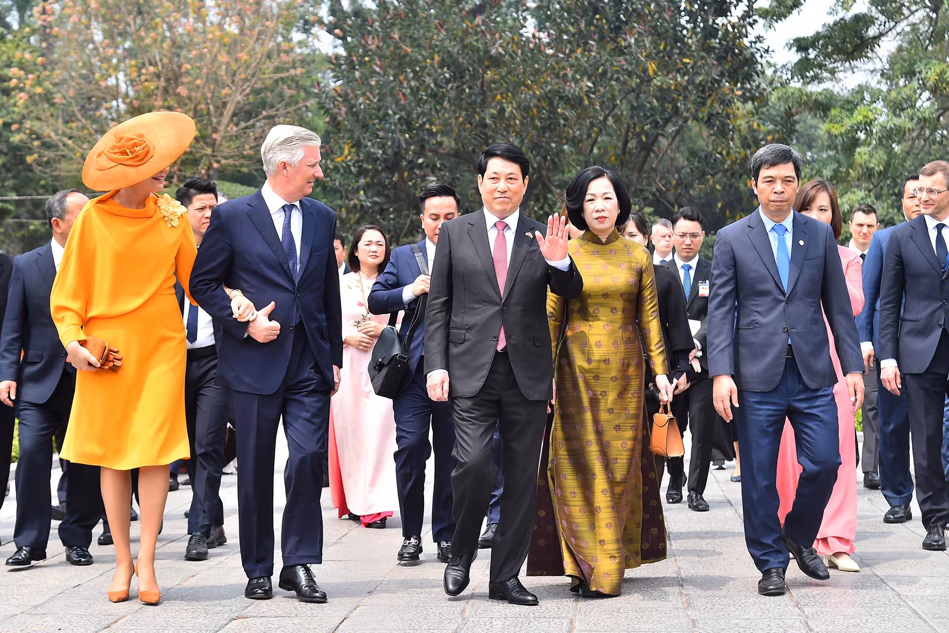 [Ảnh] Chủ tịch nước Lương Cường và Nhà vua Vương quốc Bỉ Philippe thăm Hoàng thành Thăng Long ảnh 1