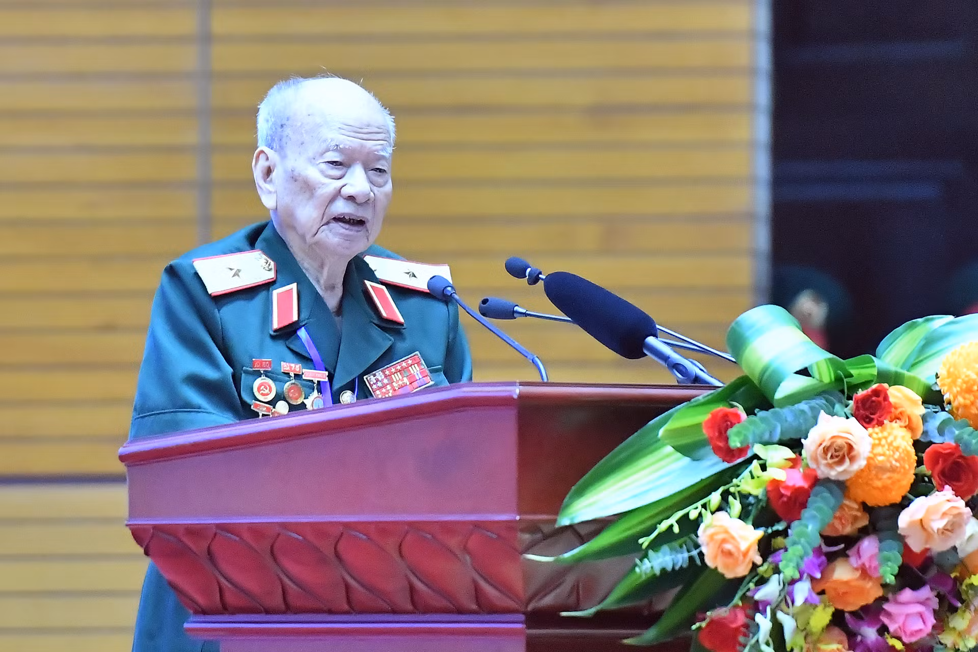 Thiếu tướng Huỳnh Đắc Hương, đại diện cựu quân tình nguyện, cựu chuyên gia quân sự Việt Nam tại Lào phát biểu.