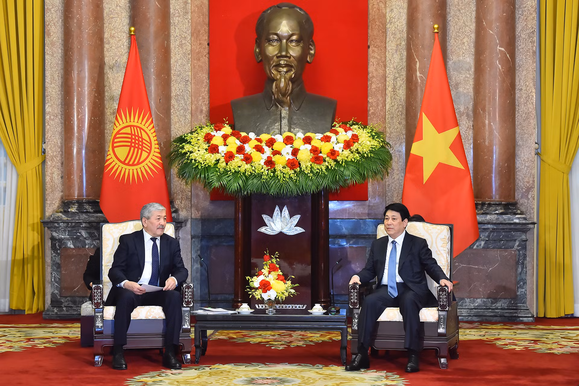 Chủ tịch nước Lương Cường tiếp Thủ tướng Cộng hòa Kyrgyzstan Adylbek Kasymaliev.