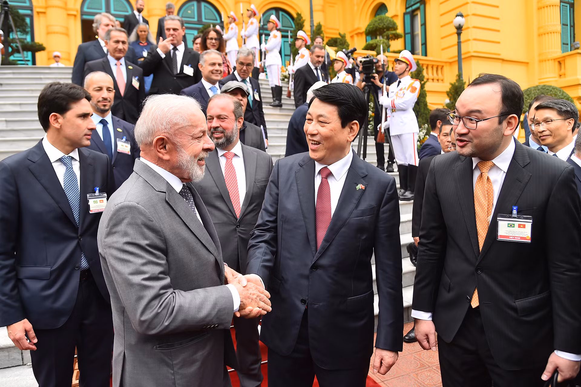 Chủ tịch nước Lương Cường trao đổi với Tổng thống Brazil Luiz Inácio Lula da Silva.