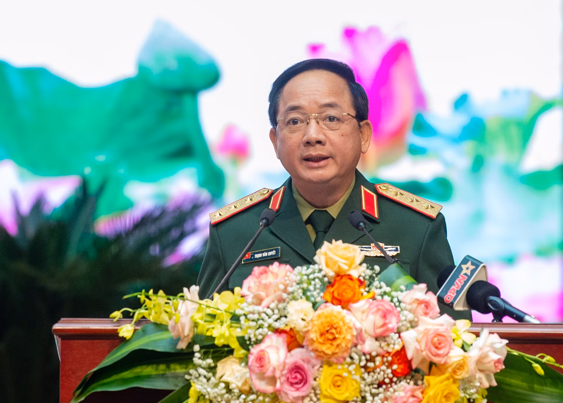 Chủ nhiệm Tổng cục Chính trị Quân đội nhân dân Việt Nam Trịnh Văn Quyết phát biểu tại hội thảo. Chủ nhiệm Tổng cục Chính trị Quân đội nhân dân Việt Nam Trịnh Văn Quyết phát biểu tại hội thảo.