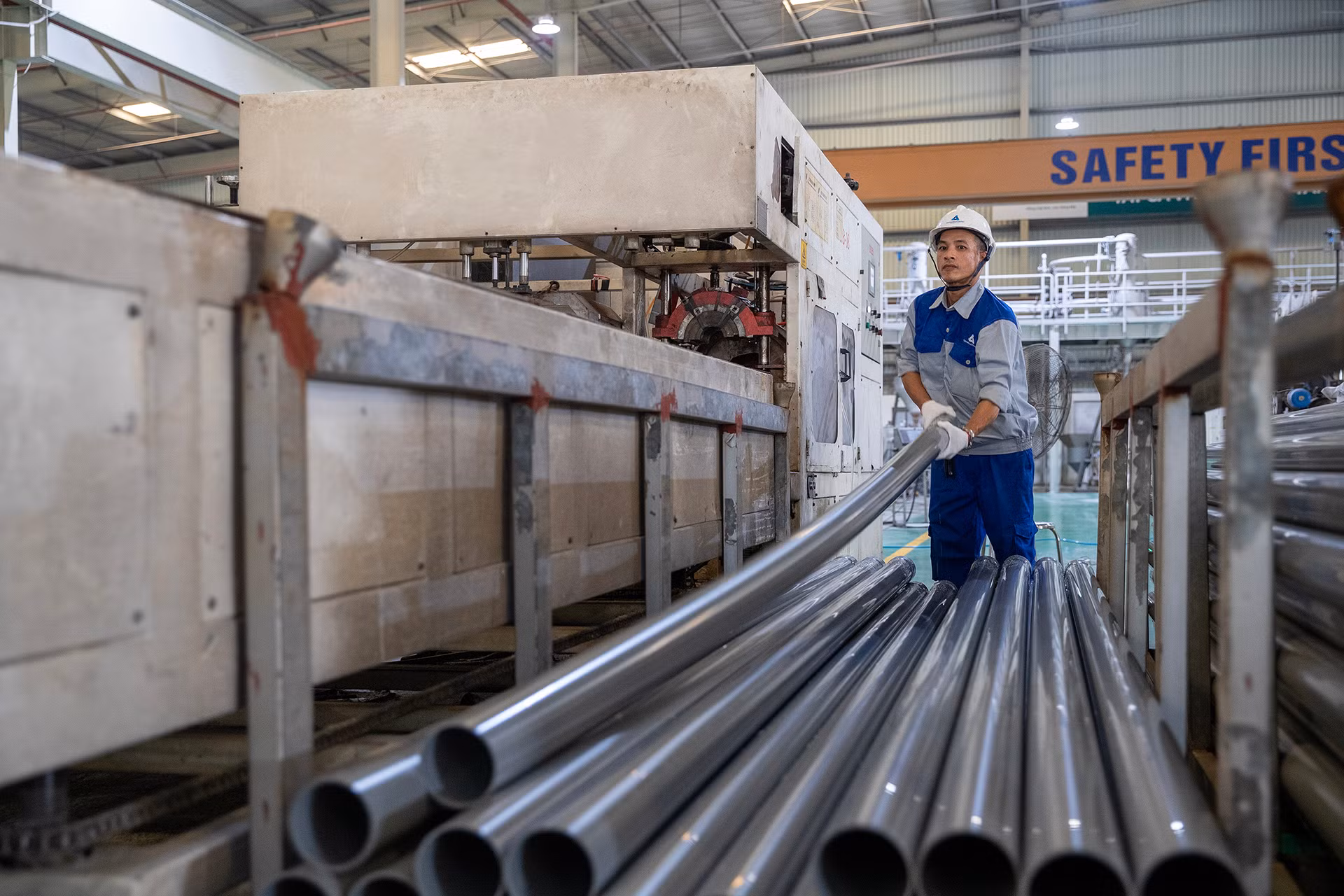 Trong suốt 30 năm phát triển, Tập đoàn Tân Á Đại Thành luôn kiên định với triết lý kinh doanh bền vững: “Chất lượng sản phẩm làm nên uy tín thương hiệu”. Các sản phẩm của Tân Á Đại Thành không ngừng được nghiên cứu, đổi mới, gia tăng tính năng theo xu thế tiêu dùng mới, đáp ứng nhu cầu đa dạng của người tiêu dùng. Song song với đó việc đầu tư hiệu quả vào hệ thống dây chuyền hiện đại, tiên tiến, giúp đồng bộ về chất lượng theo tiêu chuẩn quốc tế và mang tới giá thành cạnh tranh nhất.