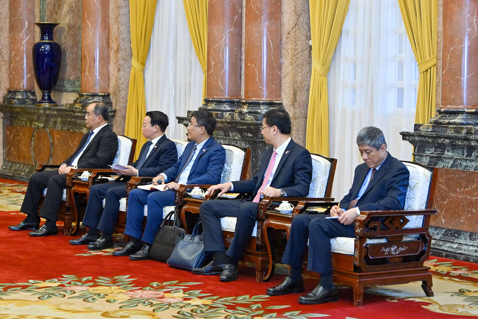 Các đại biểu Việt Nam tại buổi tiếp. Các đại biểu Việt Nam tại buổi tiếp.