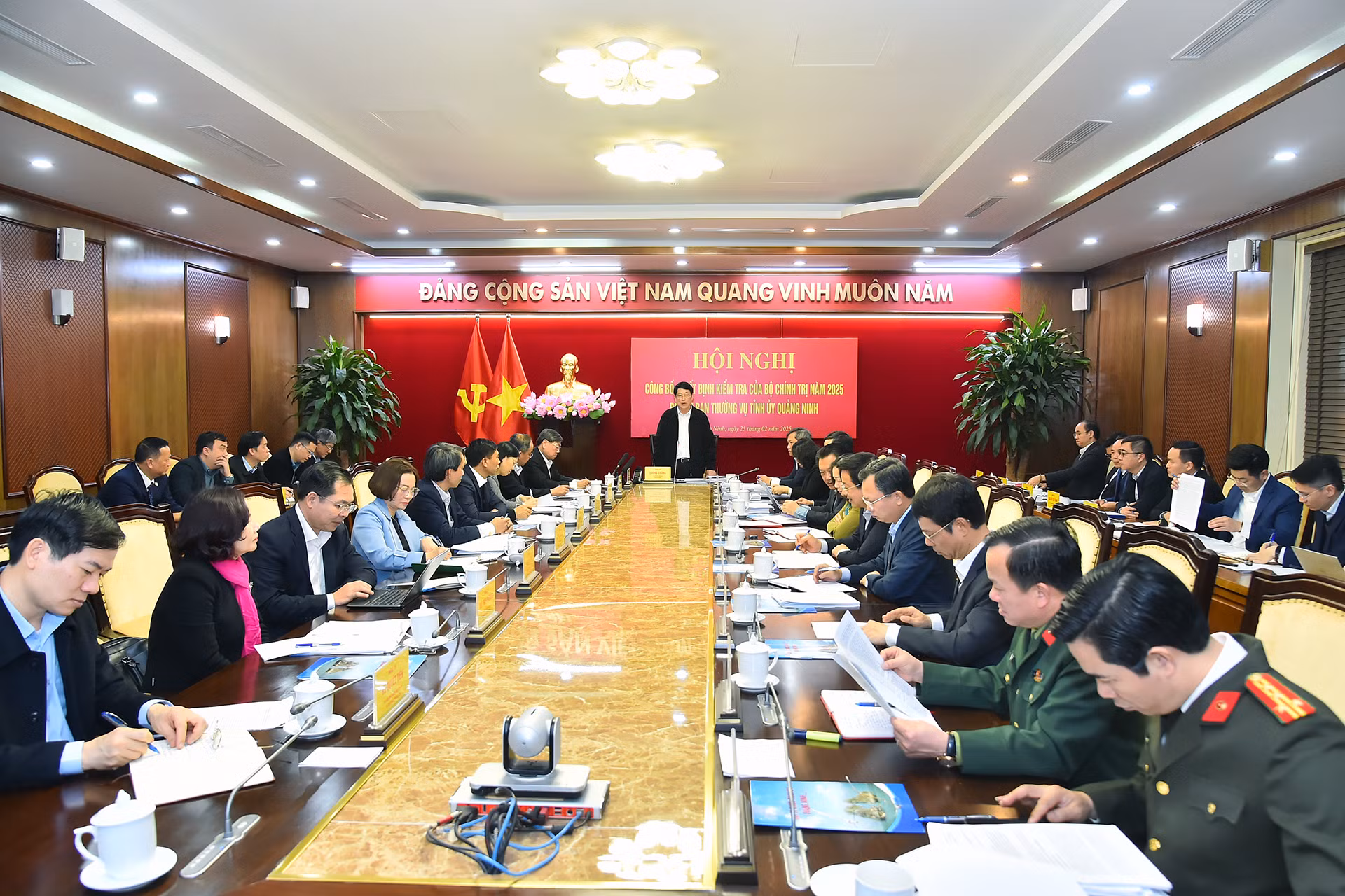 Quang cảnh Hội nghị công bố Quyết định kiểm tra của Bộ Chính trị, Ban Bí thư năm 2025 đối với Ban Thường vụ Tỉnh ủy Quảng Ninh.