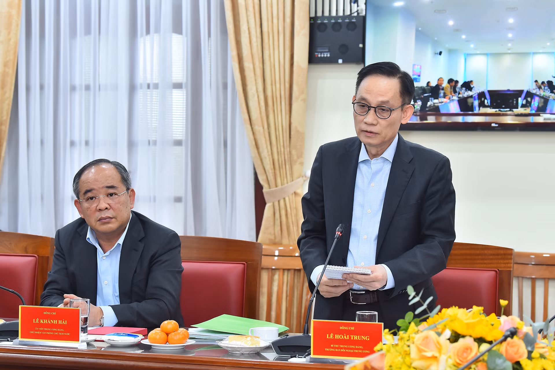 Trưởng Ban Đối ngoại Trung ương Lê Hoài Trung phát biểu ý kiến tại buổi làm việc. Trưởng Ban Đối ngoại Trung ương Lê Hoài Trung phát biểu ý kiến tại buổi làm việc.