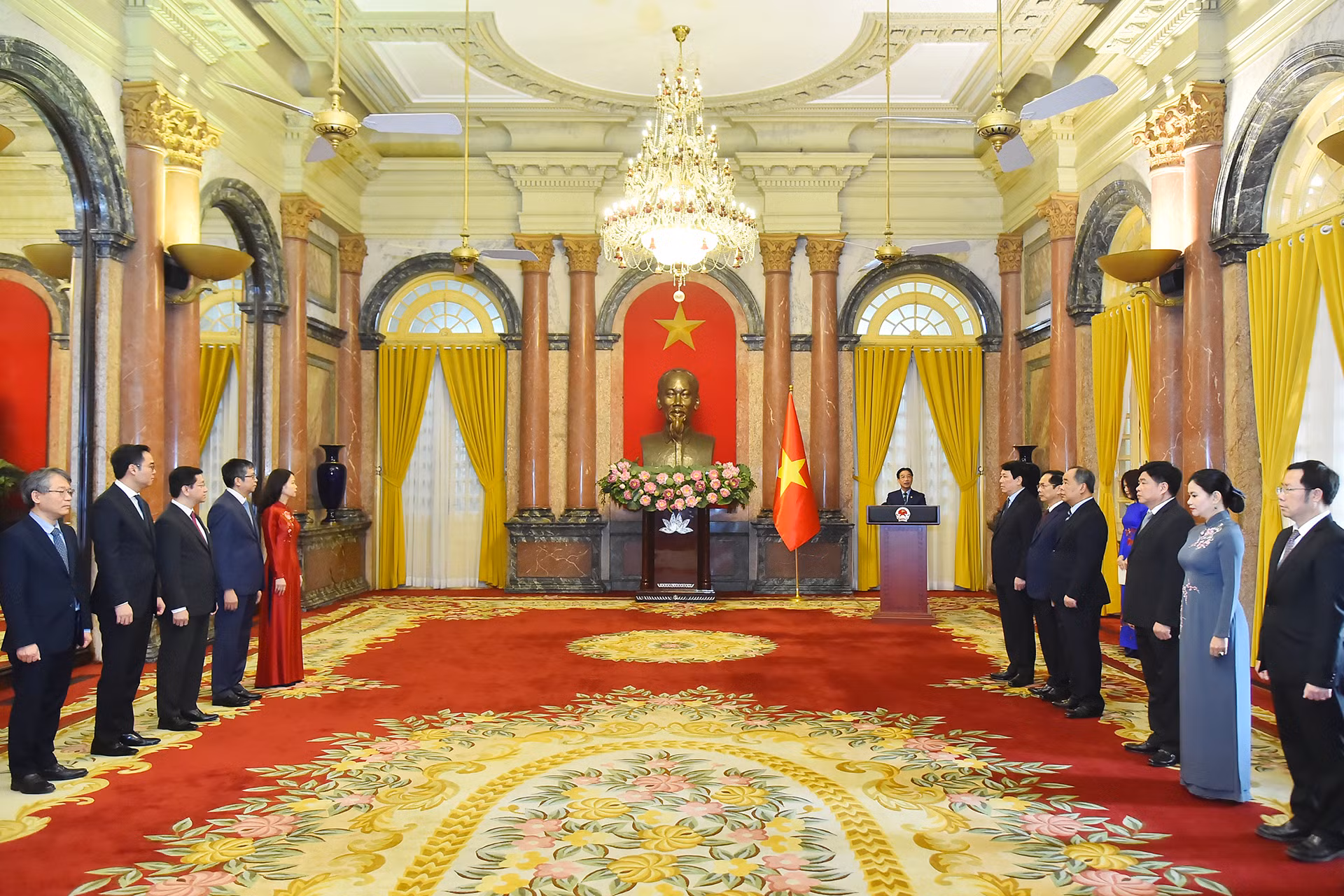 Quang cảnh buổi lễ tại Phủ Chủ tịch. Quang cảnh buổi lễ tại Phủ Chủ tịch.