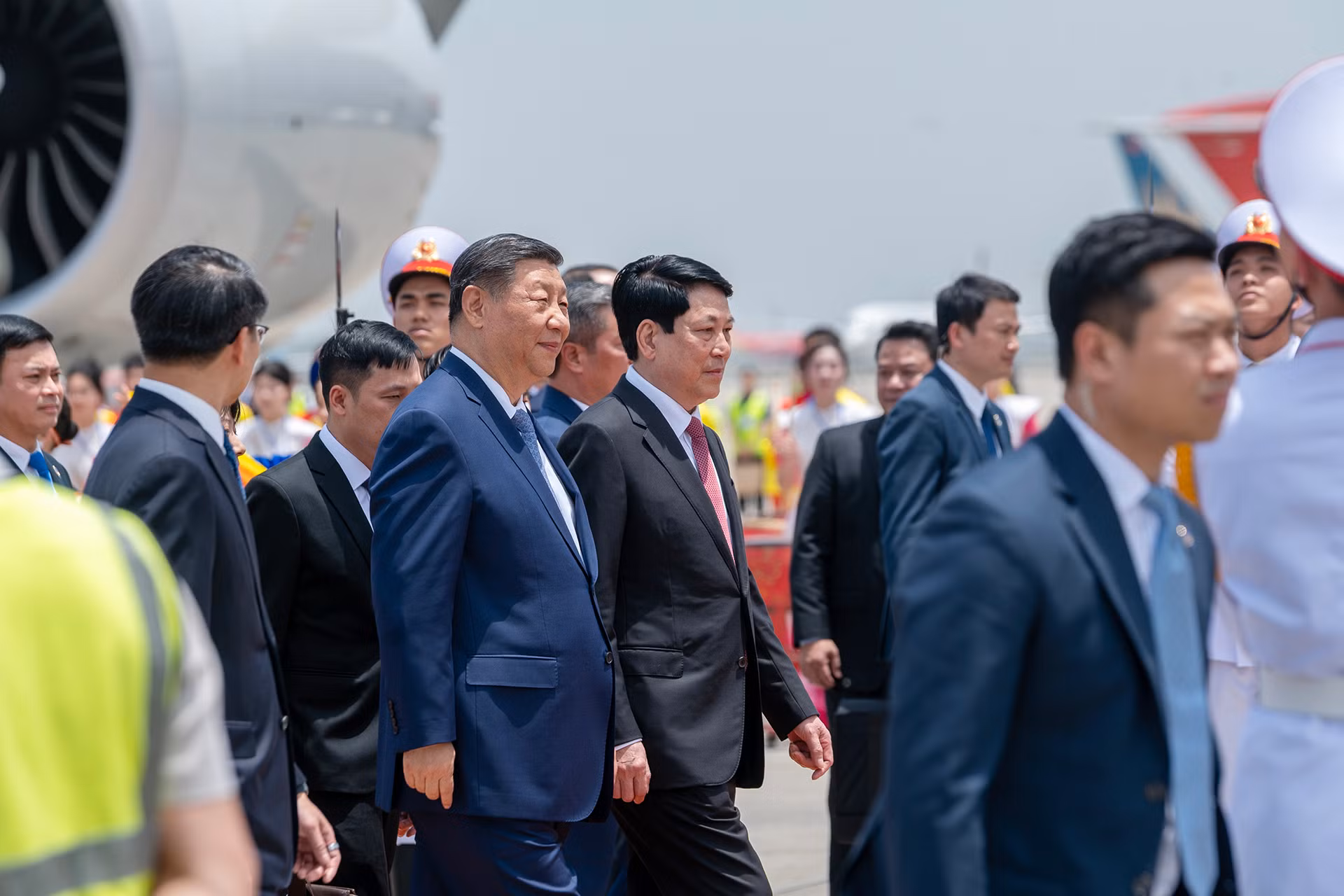 Chủ tịch nước Lương Cường đón Tổng Bí thư, Chủ tịch Trung Quốc Tập Cận Bình thăm cấp Nhà nước tới Việt Nam.