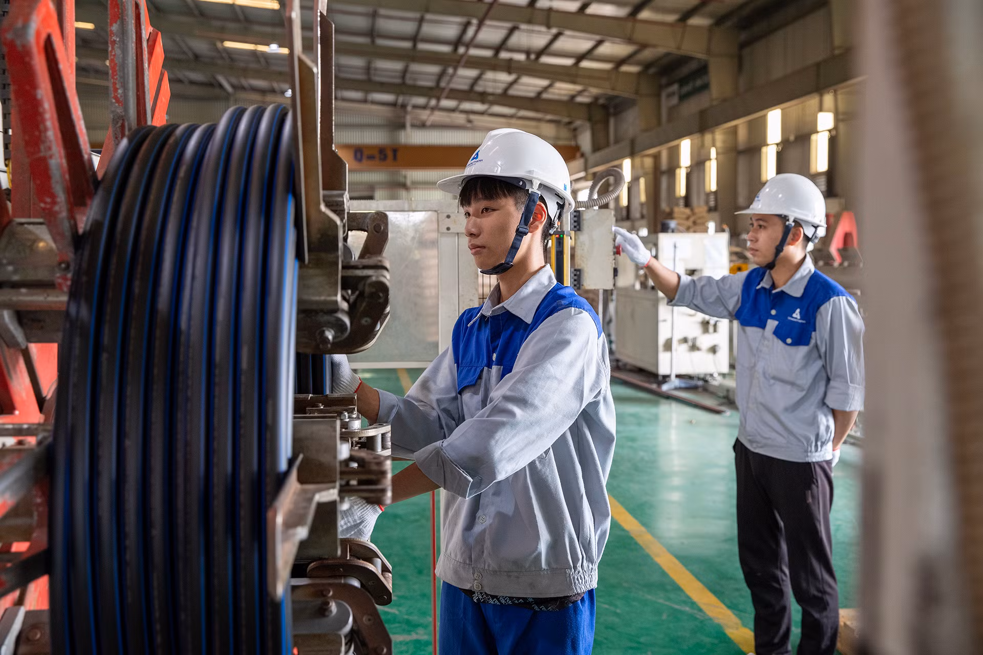 Xuất phát điểm từ tư duy sản xuất và có nguồn vốn tích lũy, Tân Á Đại Thành đã đầu tư vào các dây chuyền sản xuất hiện đại nhất. Hai nhà máy sản xuất ống nhựa (mảng vật liệu xây dựng) ở Hưng Yên và Long An sử dụng dây chuyền của Đức với gần 200 nhân sự mang lại doanh thu hằng năm 1.300 tỷ đồng.