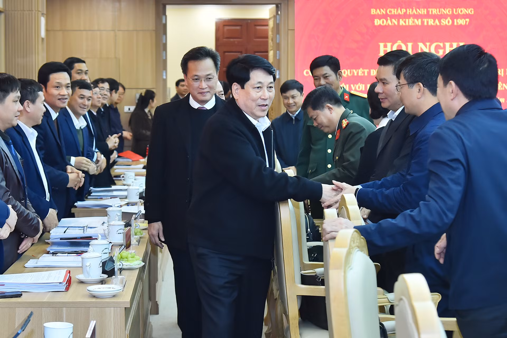 Chủ tịch nước Lương Cường với các đại biểu tại hội nghị.