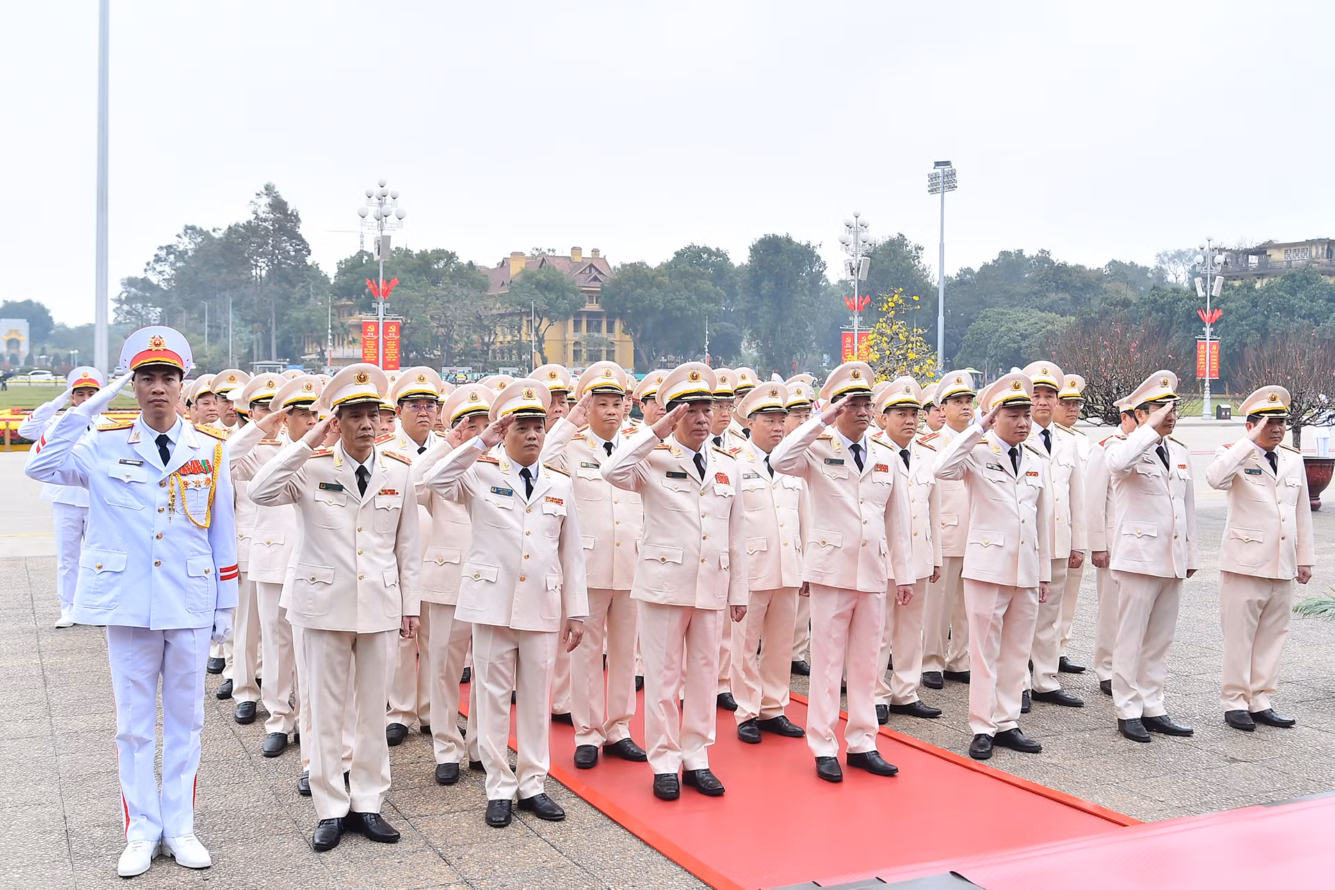 Đoàn đại biểu Đảng ủy Công an Trung ương-Bộ Công an thành kính tưởng nhớ Chủ tịch Hồ Chí Minh. Đoàn đại biểu Đảng ủy Công an Trung ương-Bộ Công an thành kính tưởng nhớ Chủ tịch Hồ Chí Minh.