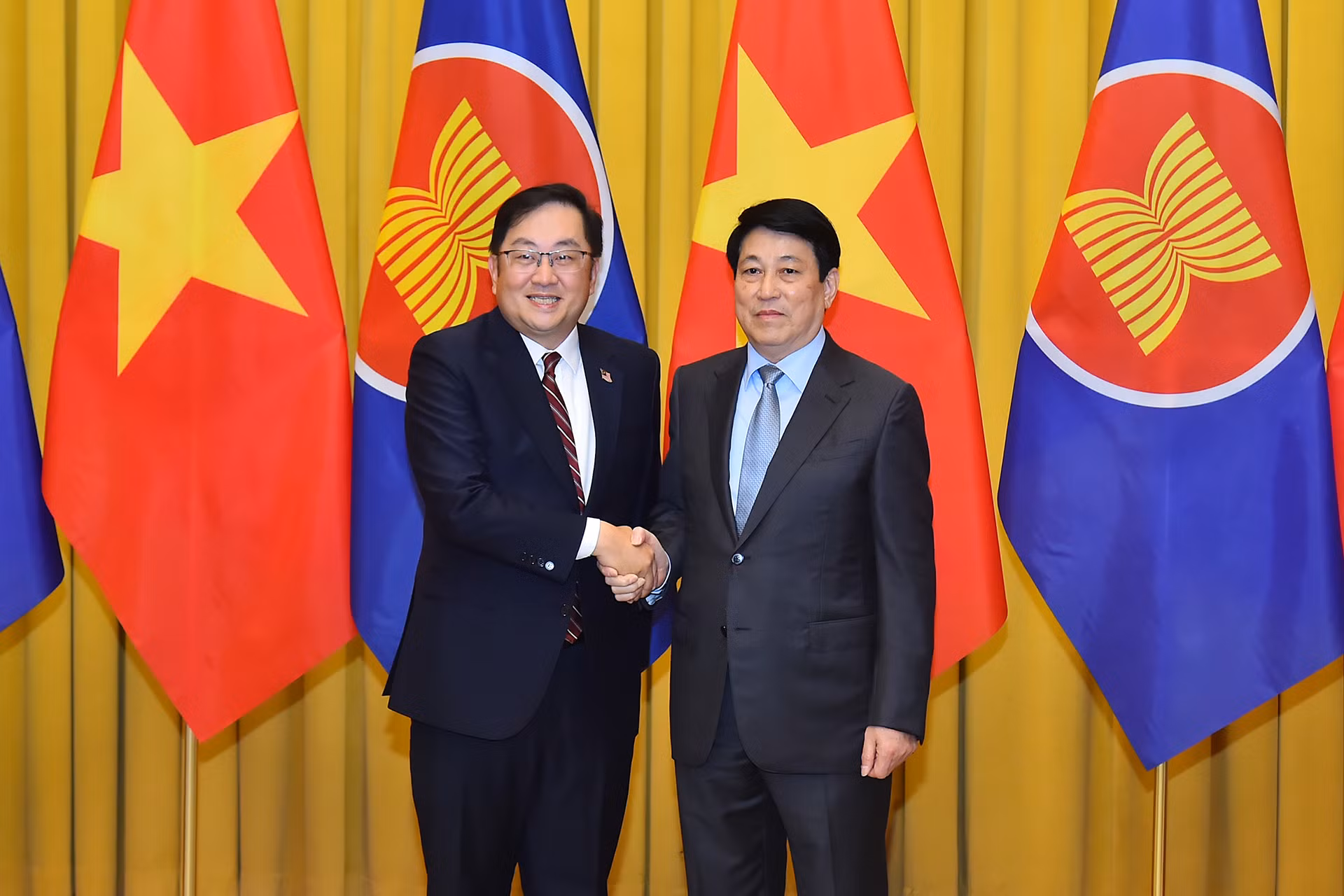 Chủ tịch nước Lương Cường và Đại sứ Malaysia tại Việt Nam Dato’ Tan Yang Thai (nước Chủ tịch ASEAN năm 2025) tại buổi tiếp. Chủ tịch nước Lương Cường và Đại sứ Malaysia tại Việt Nam Dato’ Tan Yang Thai (nước Chủ tịch ASEAN năm 2025) tại buổi tiếp.