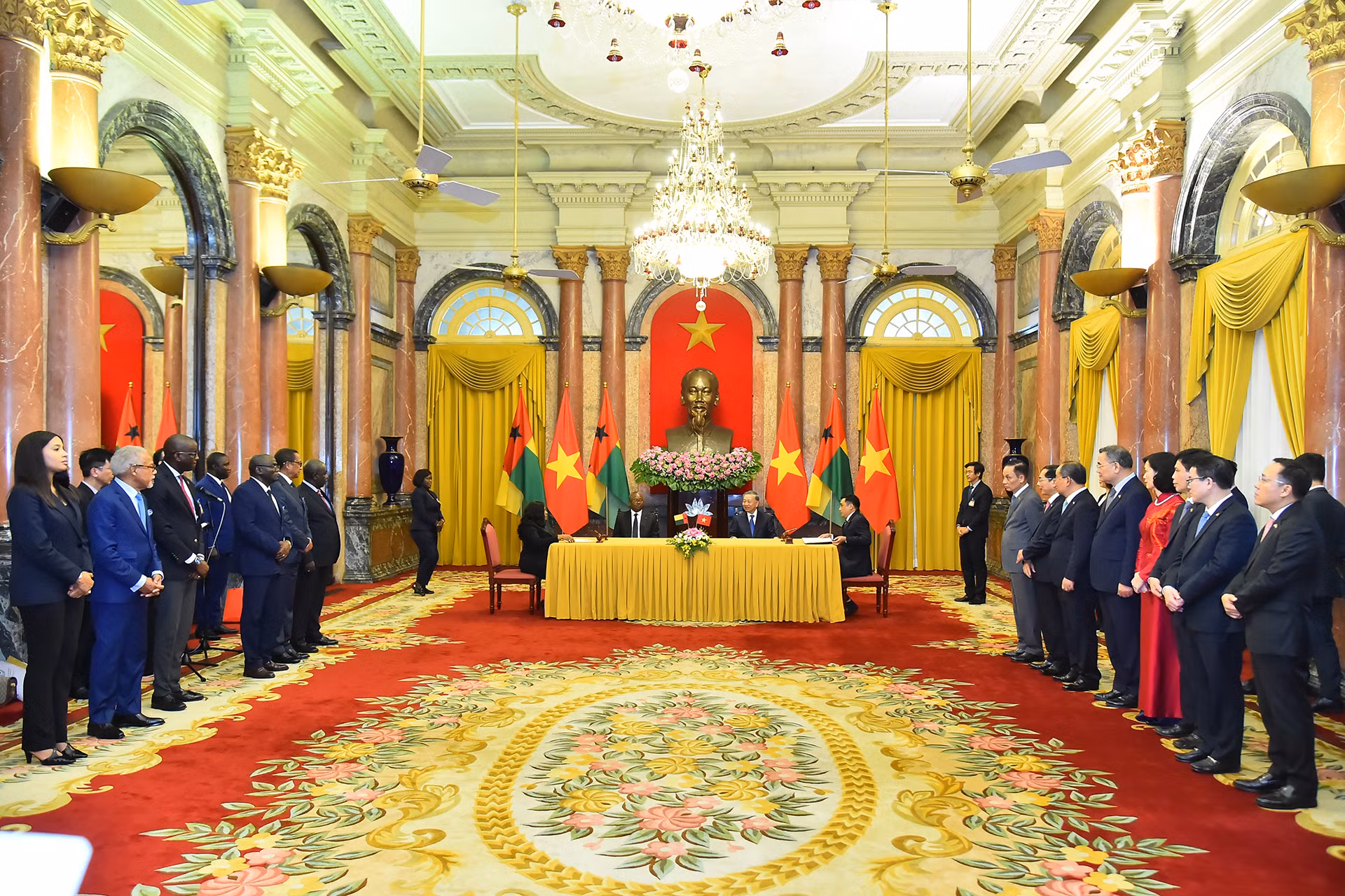 Quang cảnh lễ ký kết tại Phủ Chủ tịch.