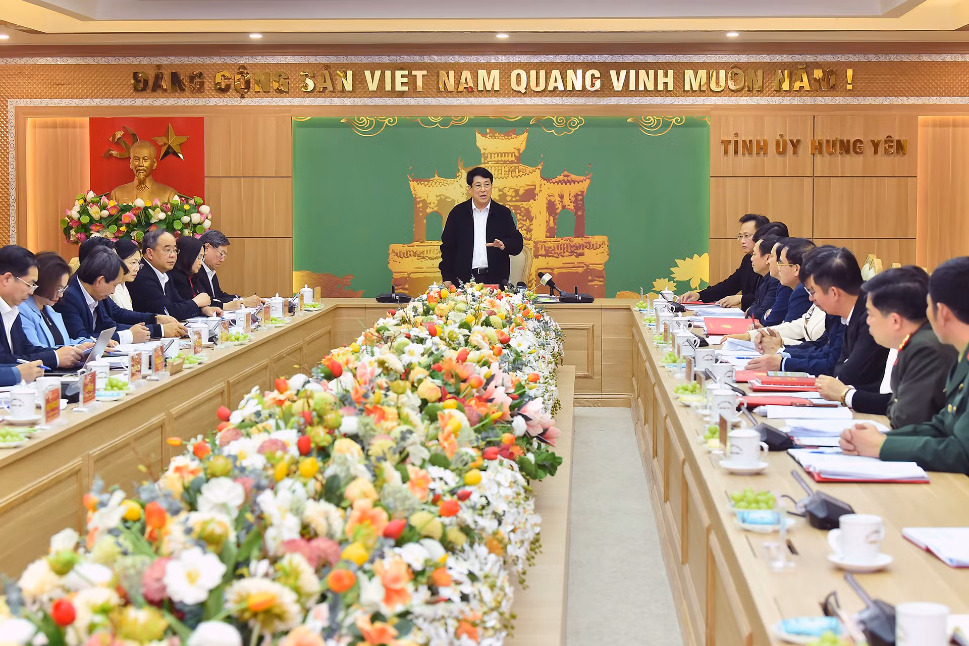 Quang cảnh Hội nghị công bố quyết định kiểm tra của Bộ Chính trị năm 2025 đối với Ban Thường vụ Tỉnh ủy Hưng Yên.