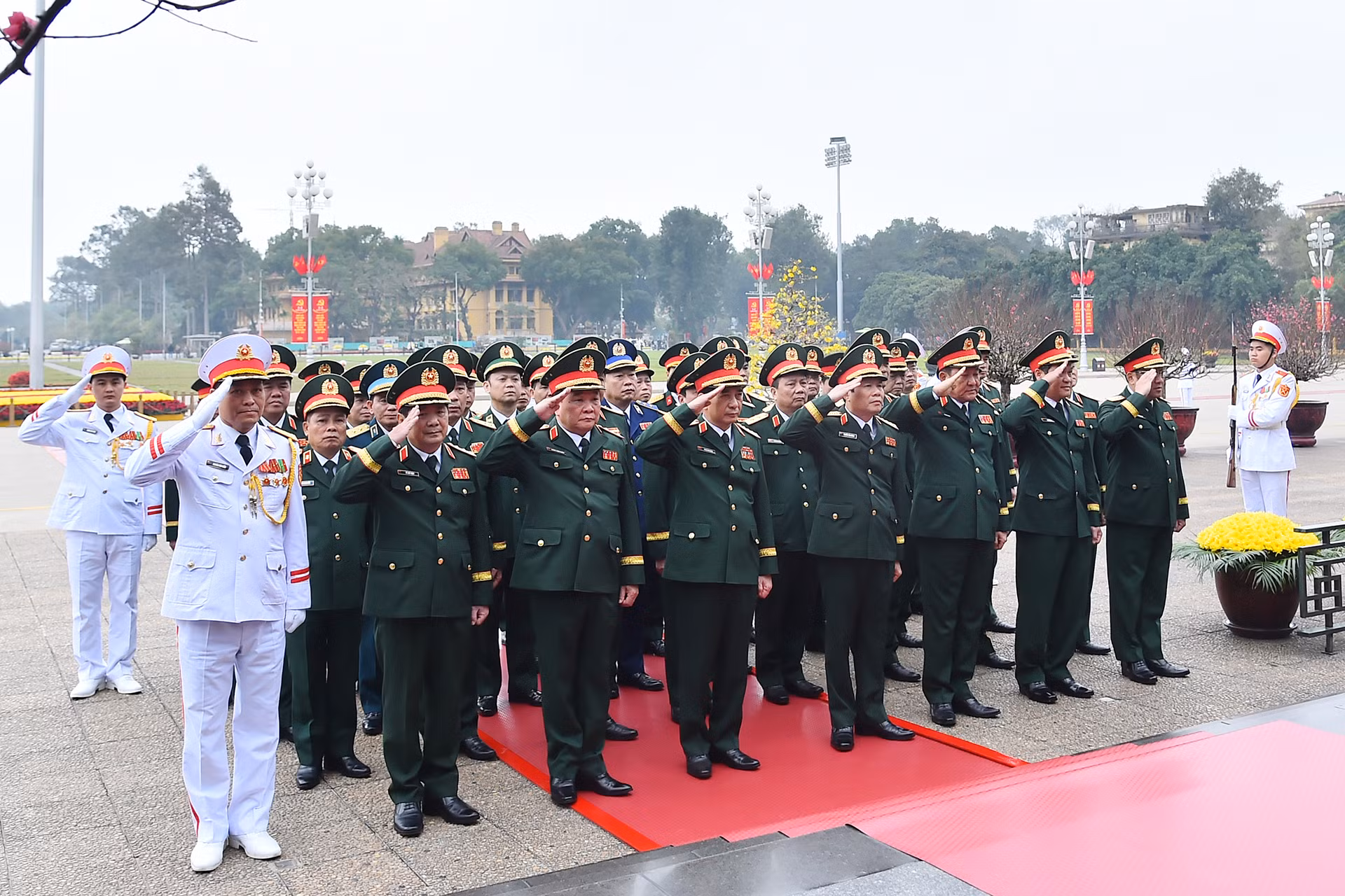 Đoàn đại biểu Quân ủy Trung ương-Bộ Quốc phòng thành kính tưởng nhớ Chủ tịch Hồ Chí Minh. Đoàn đại biểu Quân ủy Trung ương-Bộ Quốc phòng thành kính tưởng nhớ Chủ tịch Hồ Chí Minh.