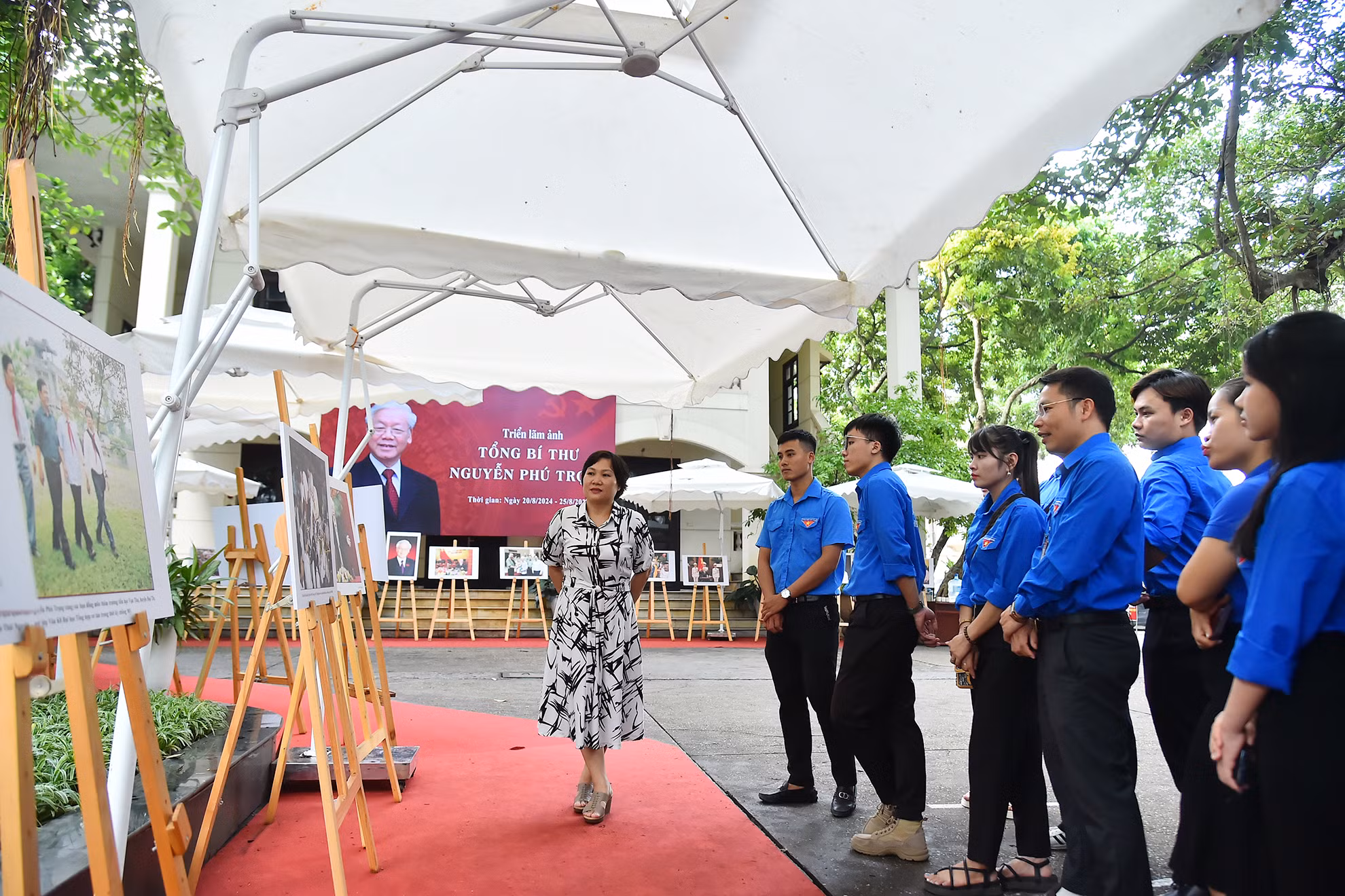 Triển lãm ảnh “Tổng Bí thư Nguyễn Phú Trọng” trưng bày 44 bức ảnh ấn tượng về cuộc đời, sự nghiệp của Tổng Bí thư qua các thời kỳ và lĩnh vực.