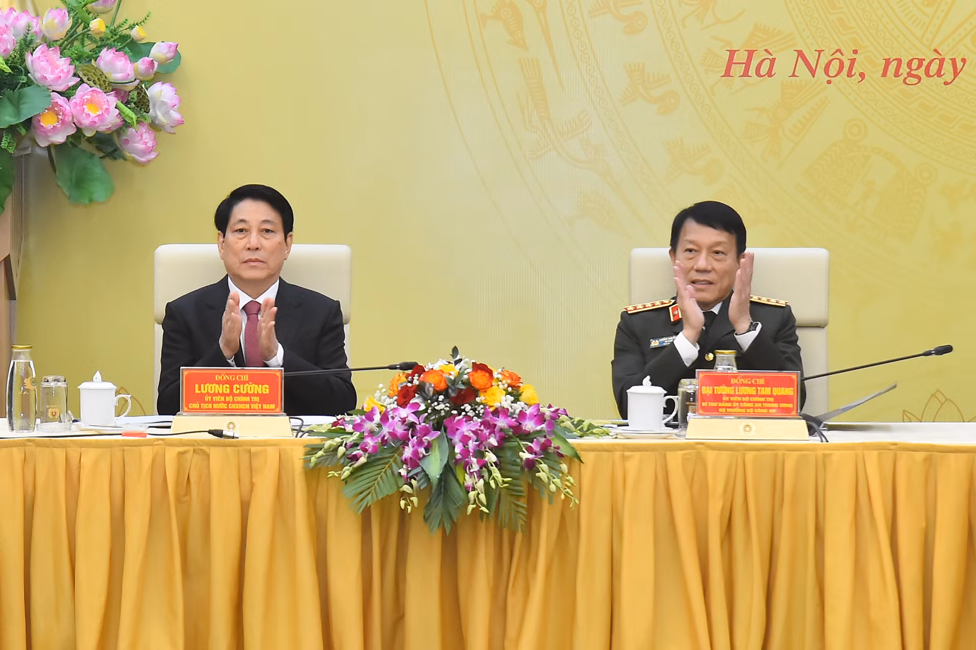 Chủ tịch nước Lương Cường và Bộ trưởng Công an Lương Tam Quang tại buổi làm việc. Chủ tịch nước Lương Cường và Bộ trưởng Công an Lương Tam Quang tại buổi làm việc.