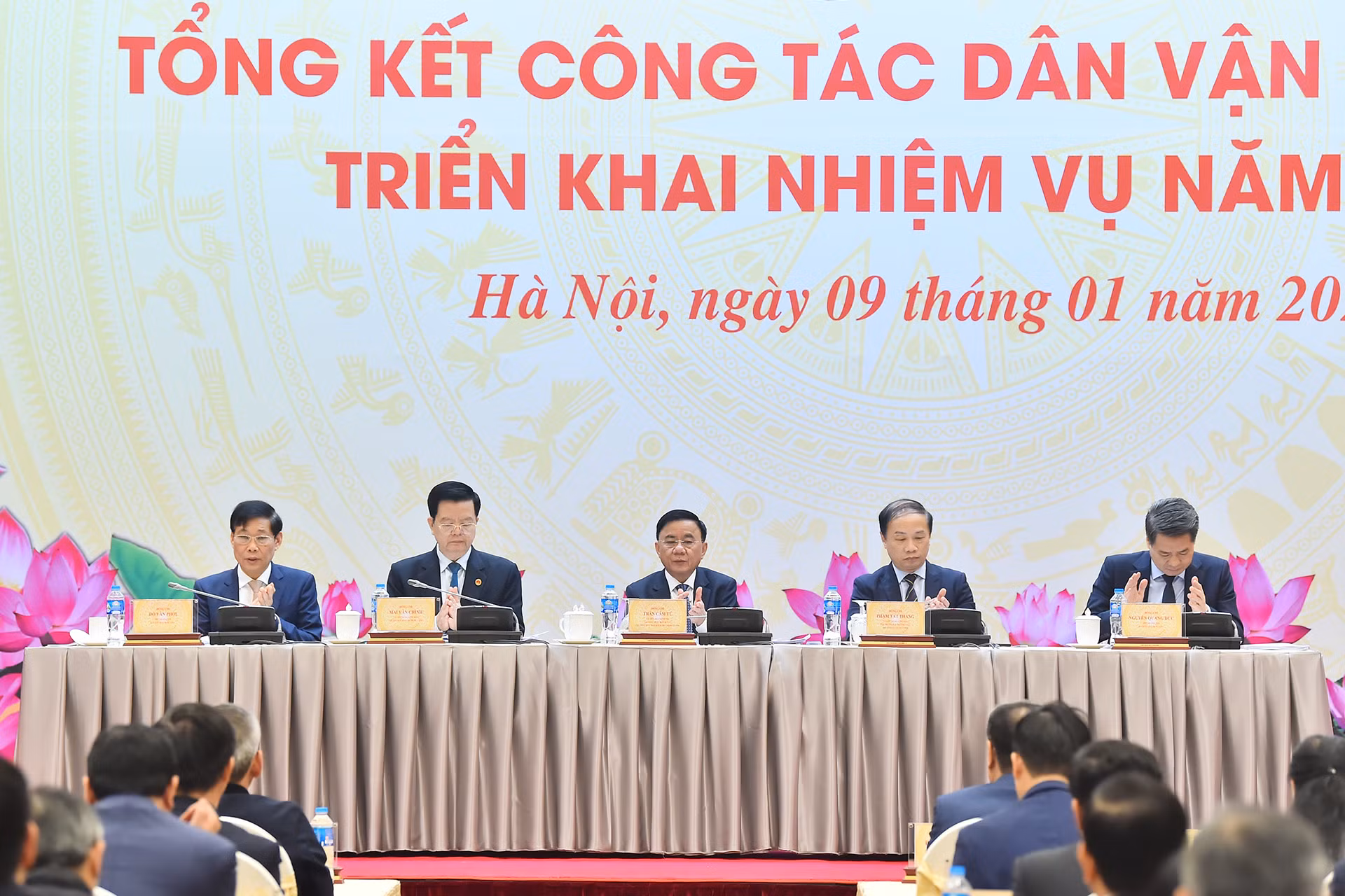 Thường trực Ban Bí thư, Chủ nhiệm Ủy ban Kiểm tra Trung ương Trần Cẩm Tú cùng các đồng chí lãnh đạo Ban Dân vận Trung ương chủ trì hội nghị.
