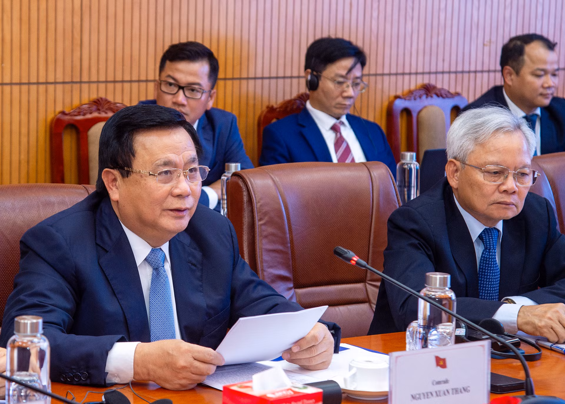 Chủ tịch Hội đồng Lý luận Trung ương Nguyễn Xuân Thắng phát biểu tại hội thảo.