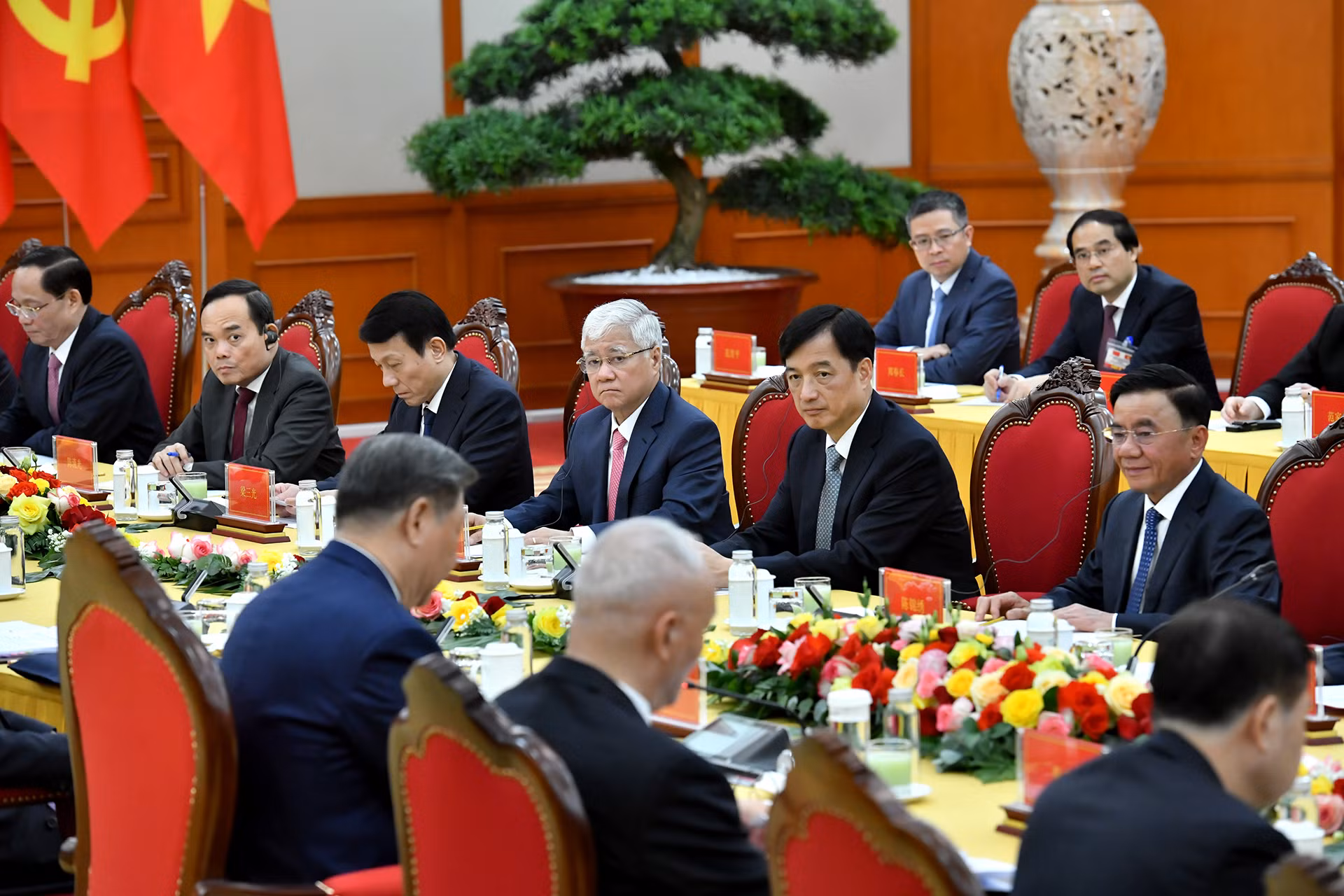 Các đồng chí lãnh đạo Đảng, Nhà nước và các đại biểu tham dự hội đàm.