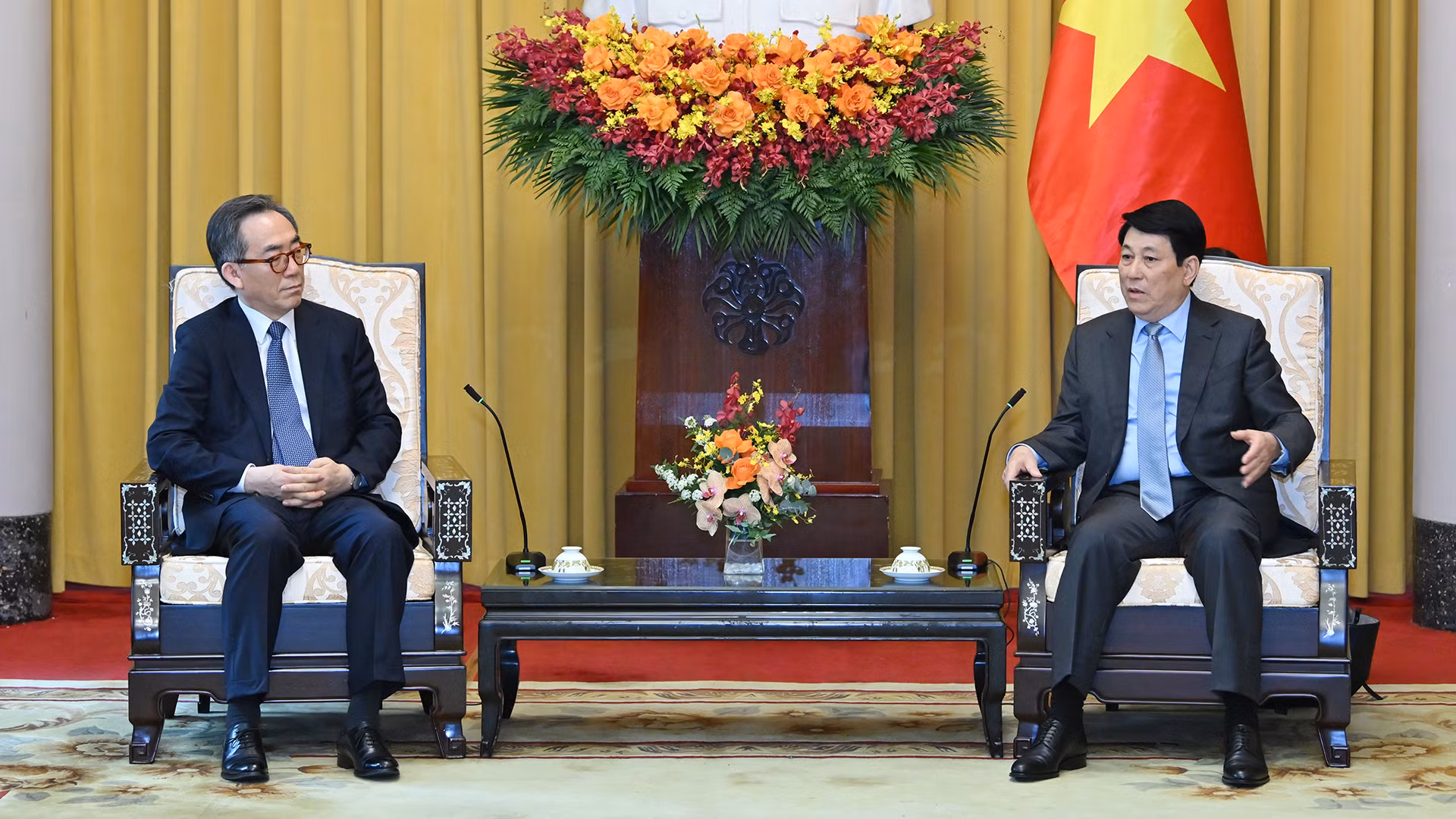 Chủ tịch nước Lương Cường và Bộ trưởng Ngoại giao Hàn Quốc Cho Tae-yul tại buổi tiếp.