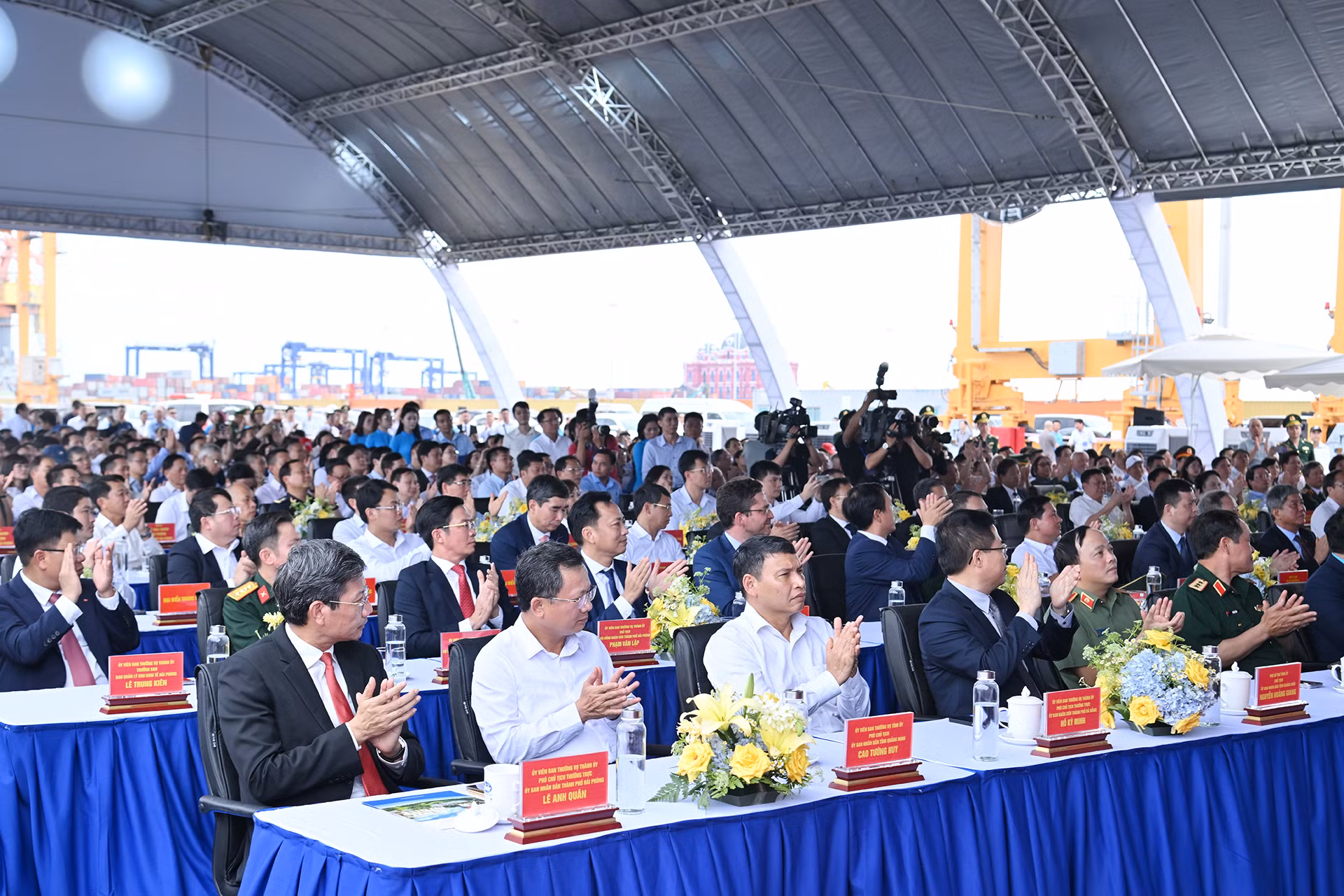 Các đại biểu khách mời tham dự lễ khánh thành.